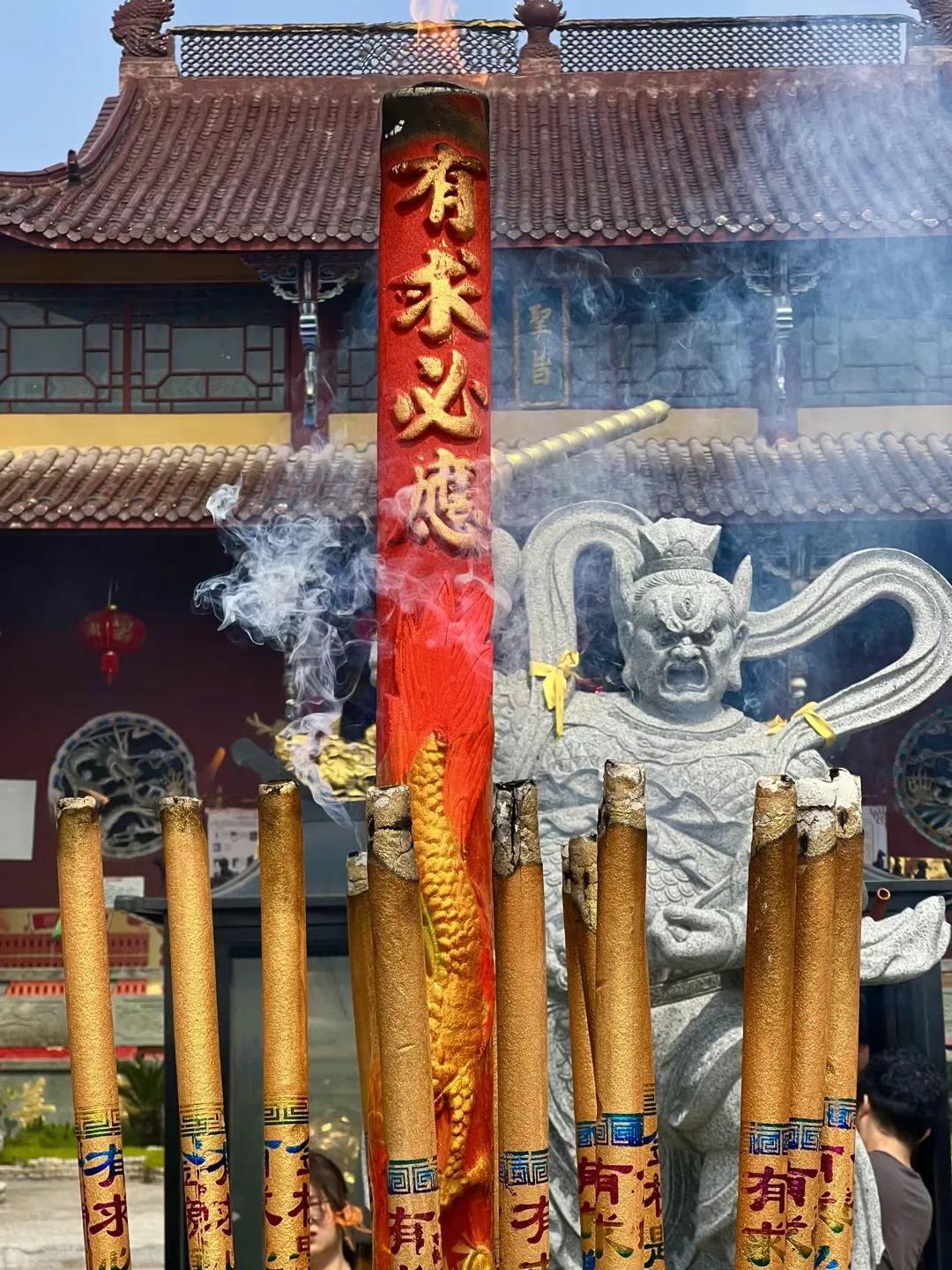 山上香少林寺上香图片大雄宝殿烧香图片道士上香立堂起香图片信丰阁