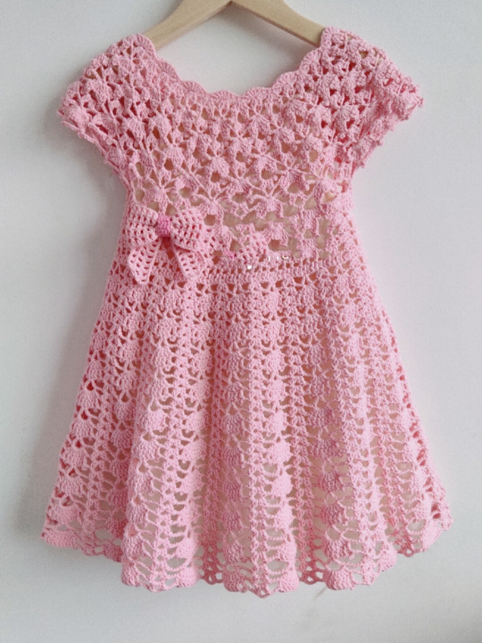 4～5岁公主裙 1:网格起针法,起32个网格以下按照图解钩织 2:分袖按四