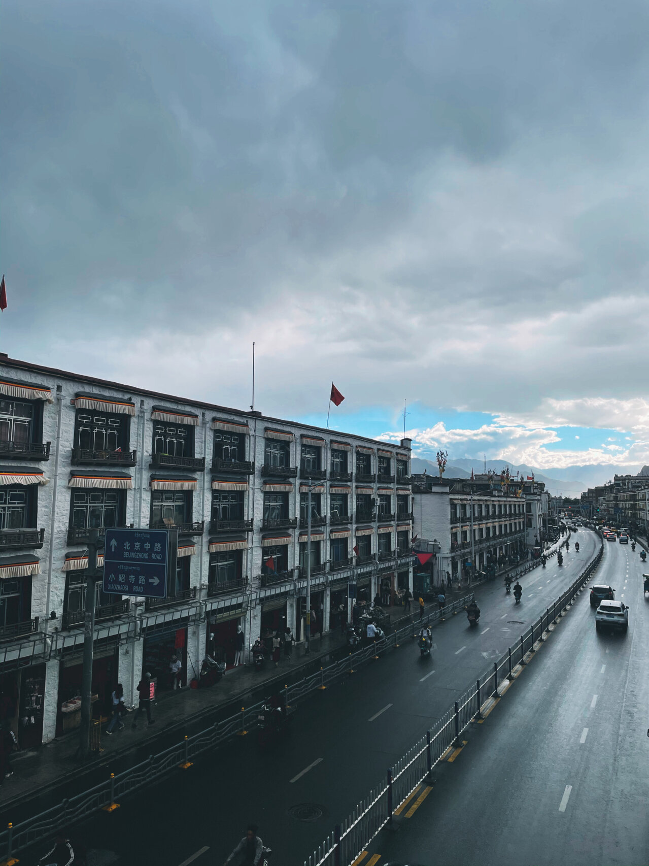 拉萨下雨图片图片