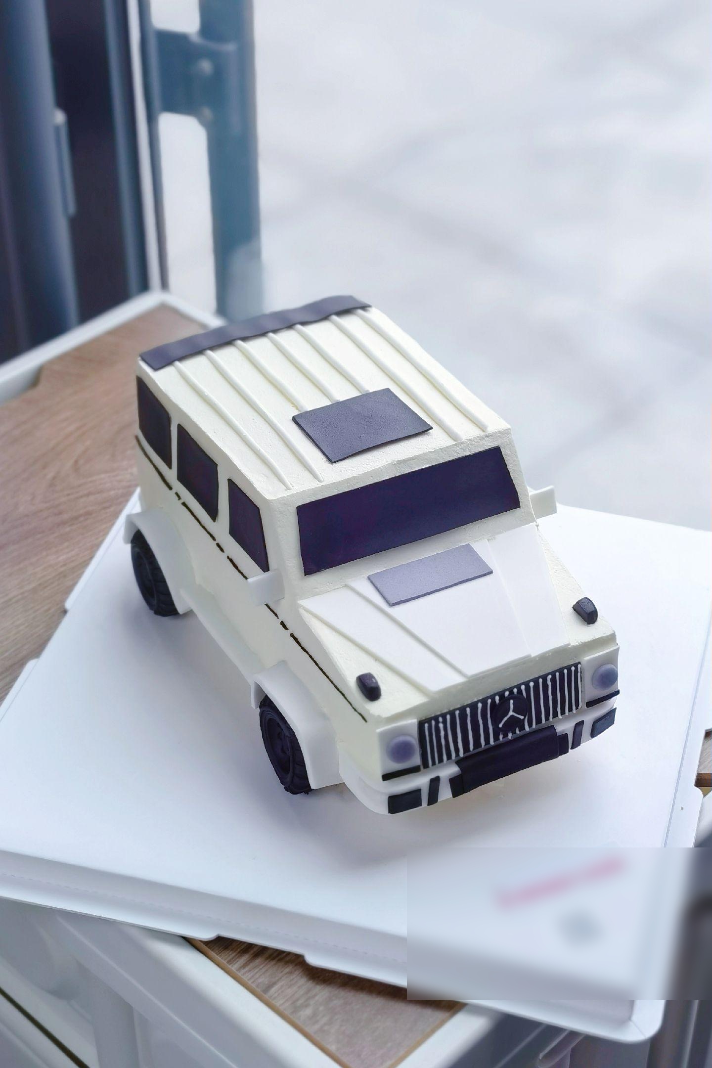 大g  汽车形状蛋糕,男孩生日蛋糕