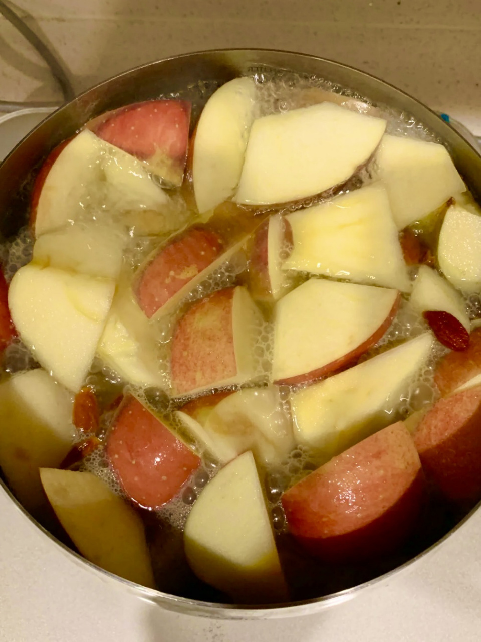 老中医说:脾胃虚煮苹果水喝 因为脾胃有点虚导致气血补不上来,老中医