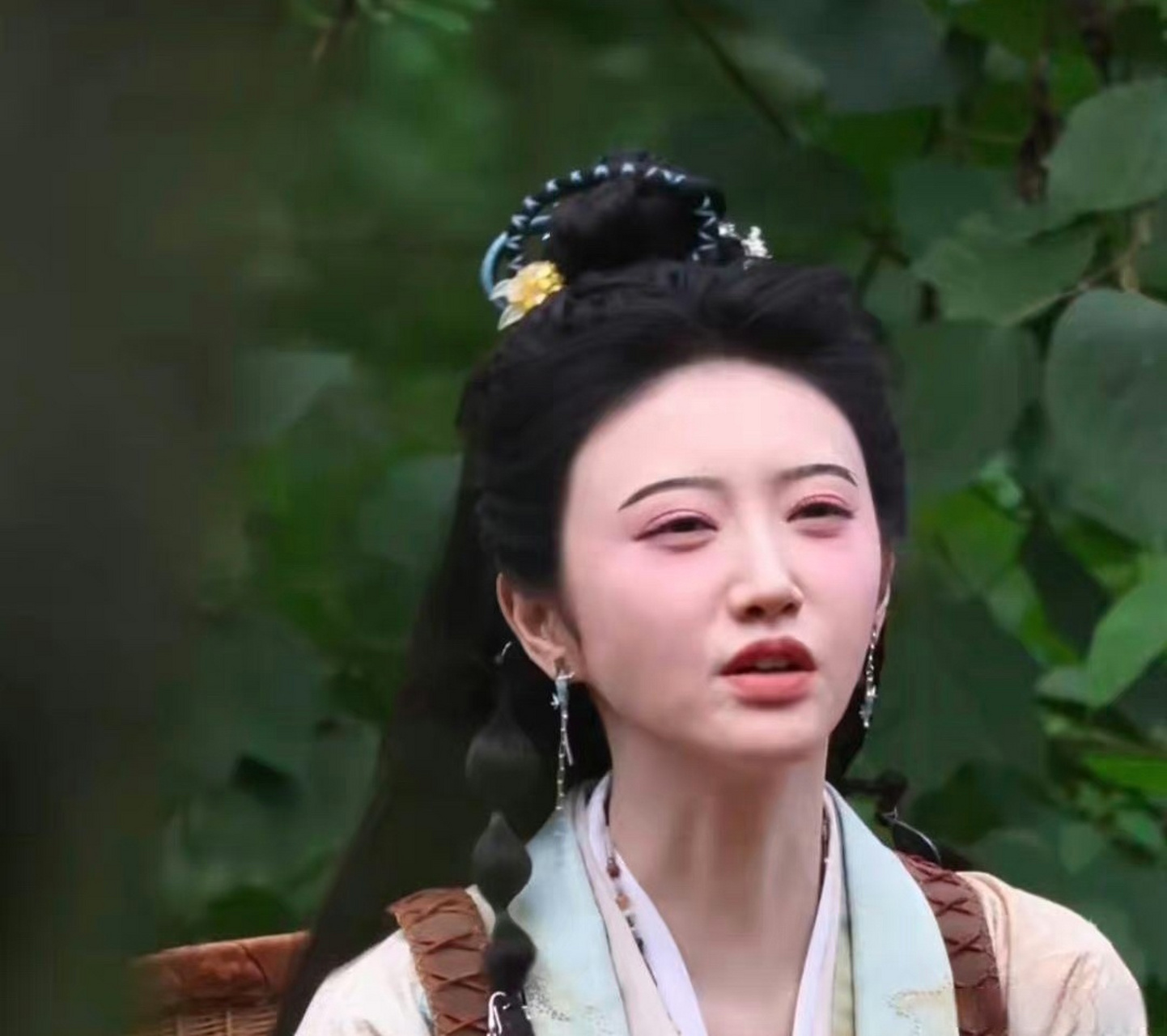 景甜新剧路透,双眼皮好像又变成悲伤蛙了