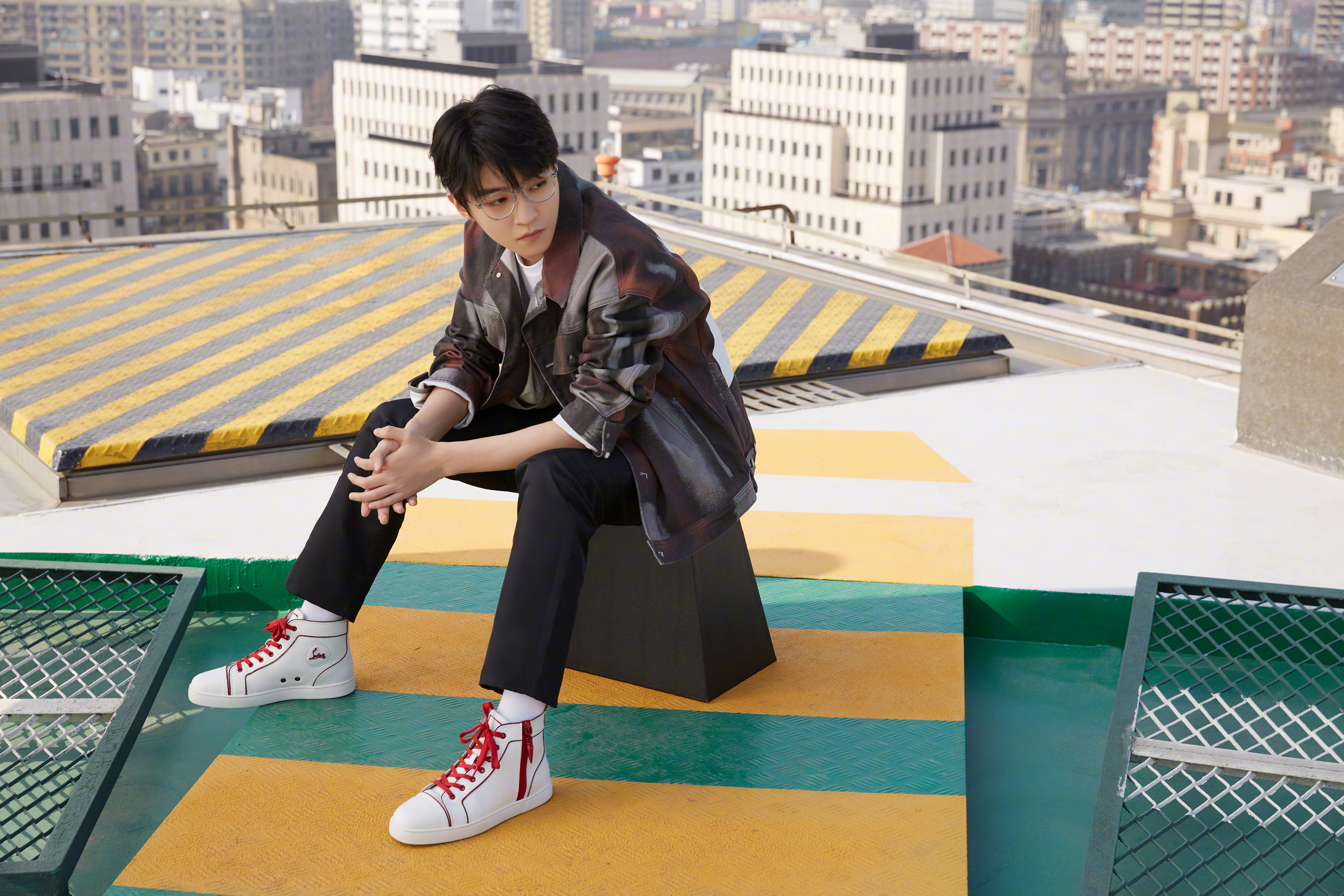 louboutin活动的@王俊凯 身穿a