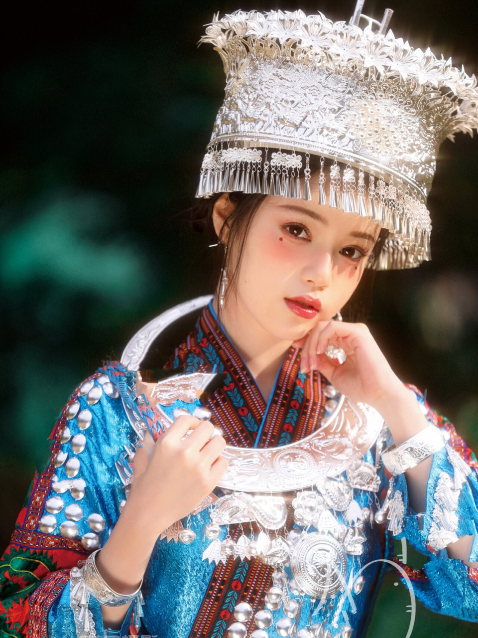 银光闪烁的苗疆少女·超惊艳的民族风写真 一个眼眸,沉醉了时光, 民族