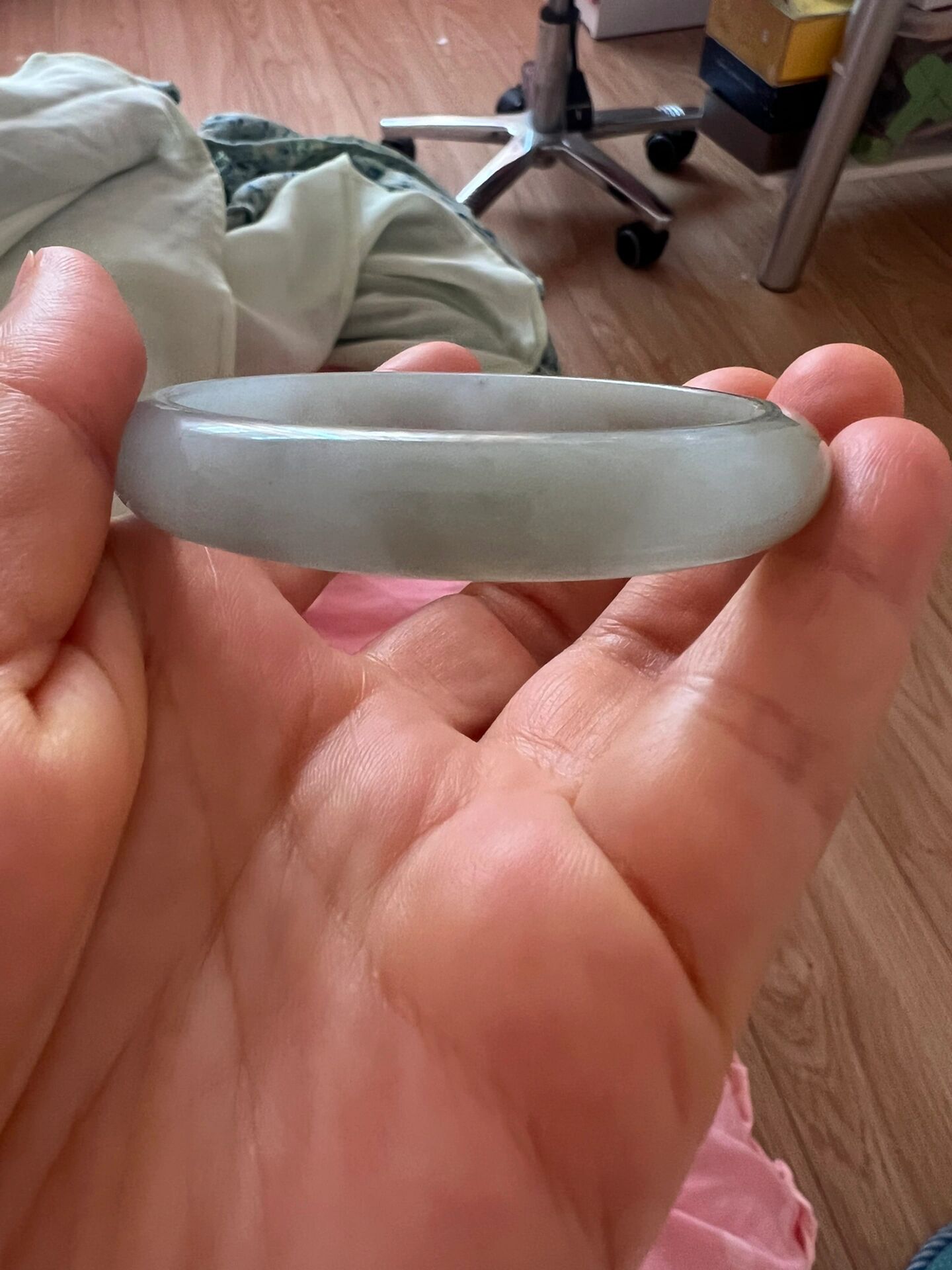 翡翠手镯卖掉多少钱(翡翠手镯多少钱有收藏价值) 第1张