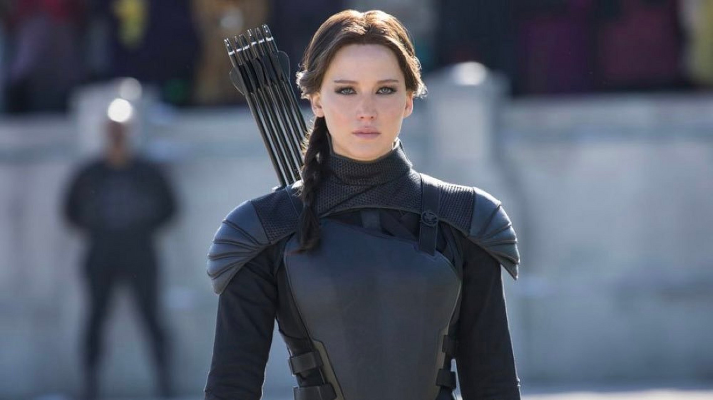 大表姐回归饥饿游戏# 据国外媒体,大表姐詹妮弗·劳伦斯将回归拍梢换