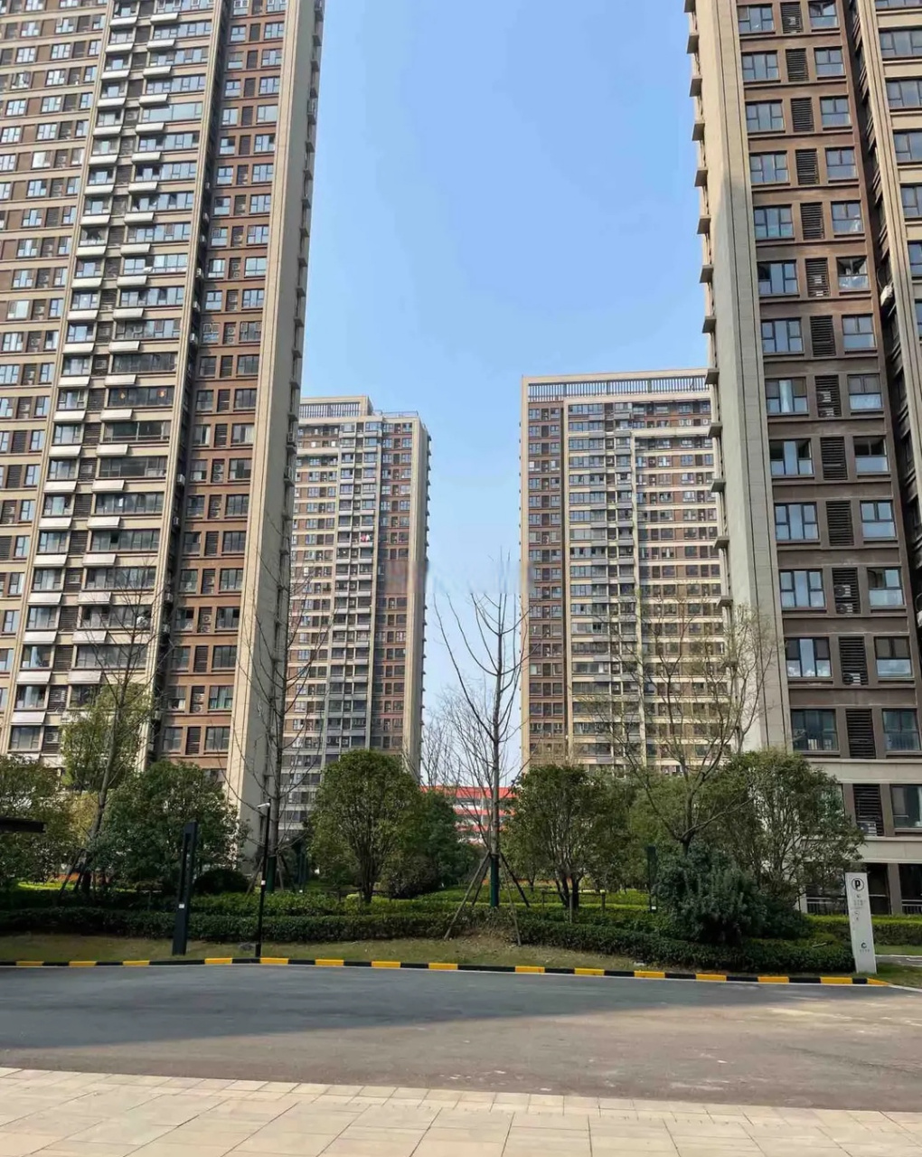 西子曼城,合肥高新区方兴大道以西,中规中矩的刚需小区.