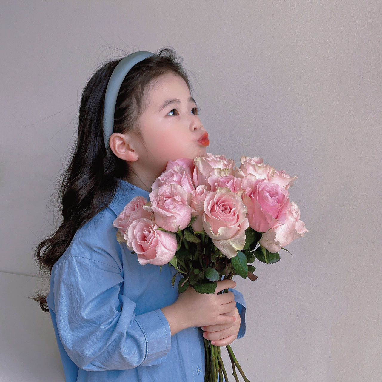 手捧花头像来啦 最近非常火的招桃花,旺事业的捧花头像!