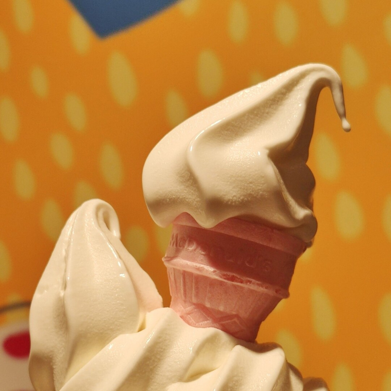 麦当劳mini小甜筒90 随便拍都一把子可爱01 务必记得去给喜欢的