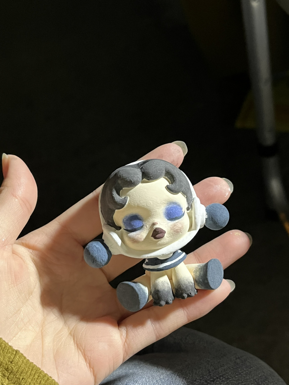 迷你泡泡玛特石膏娃娃 暗黑风 最近很喜欢涂石膏娃娃  很有成就感哦