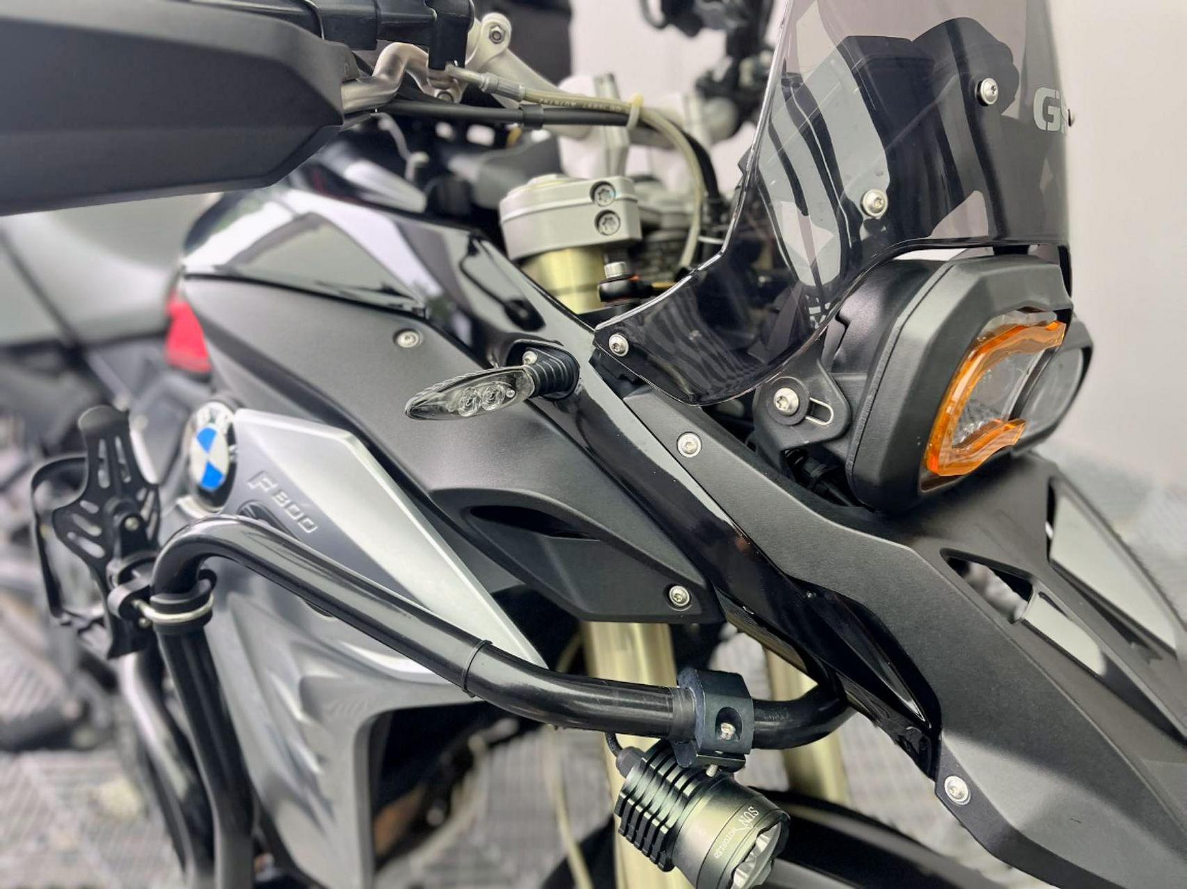 车型:宝马f800gs 年份:1602年 公里数:26000 加装:护杠77三箱77