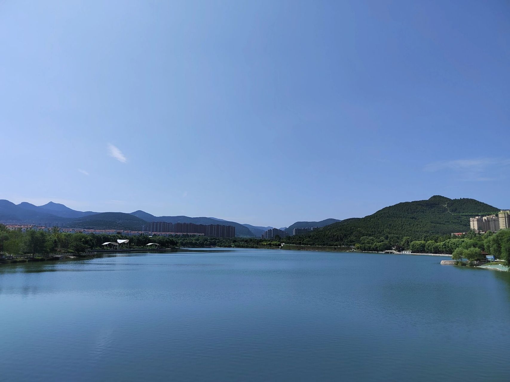 济南的水——龙鼎大道孟家水库 孟家水库位于龙鼎大道西侧,地铁3号线