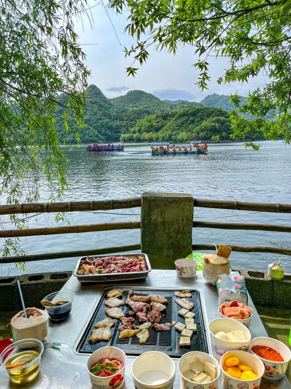 贵阳周边|百花湖烧烤玩水游湖,坐快艇00 户外烧烤无非就是环境,就