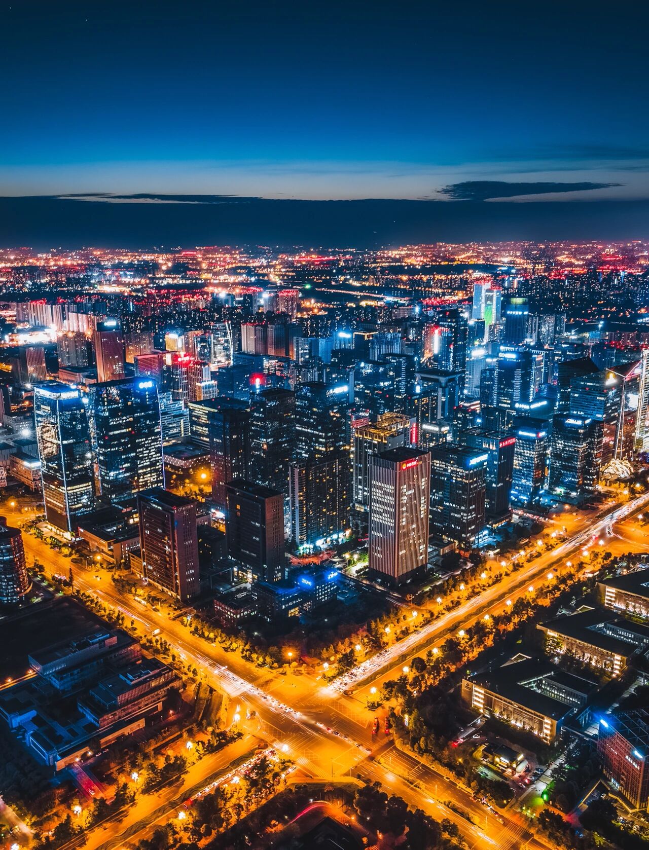 成都最繁华地段——天府大道南延线(横屏) 成都这里夜晚真的超美,分享