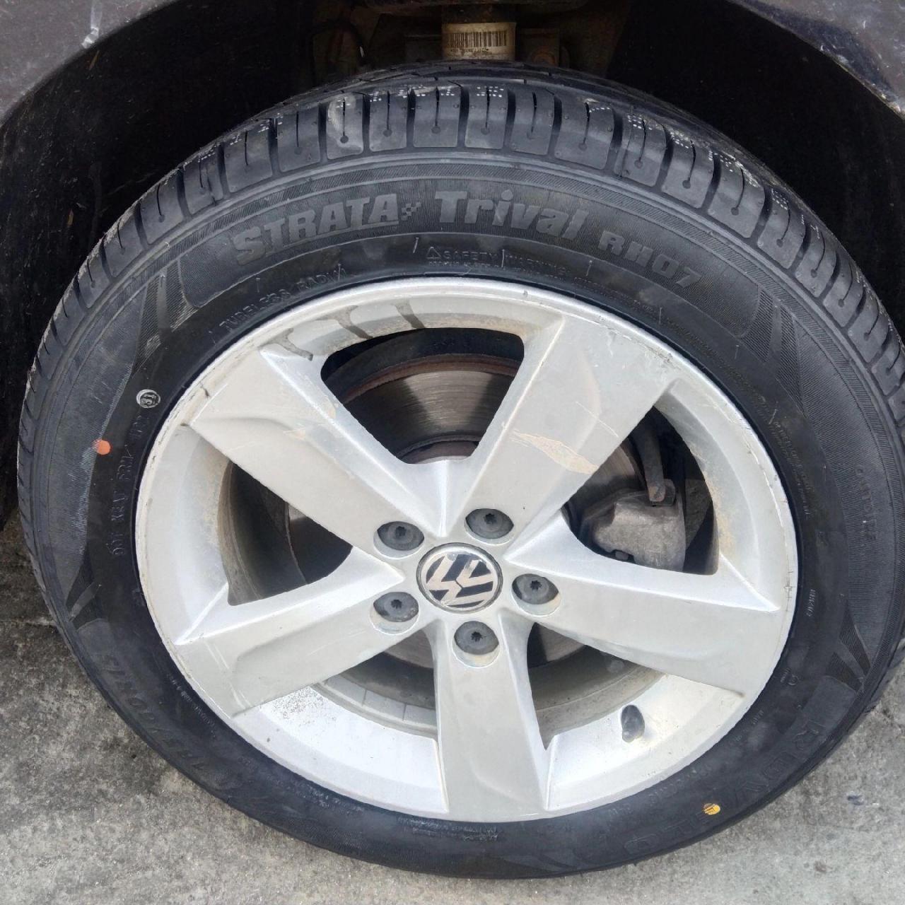 大众新桑塔纳更换赛轮锐科途轮胎185-60-15两条,完美上车.