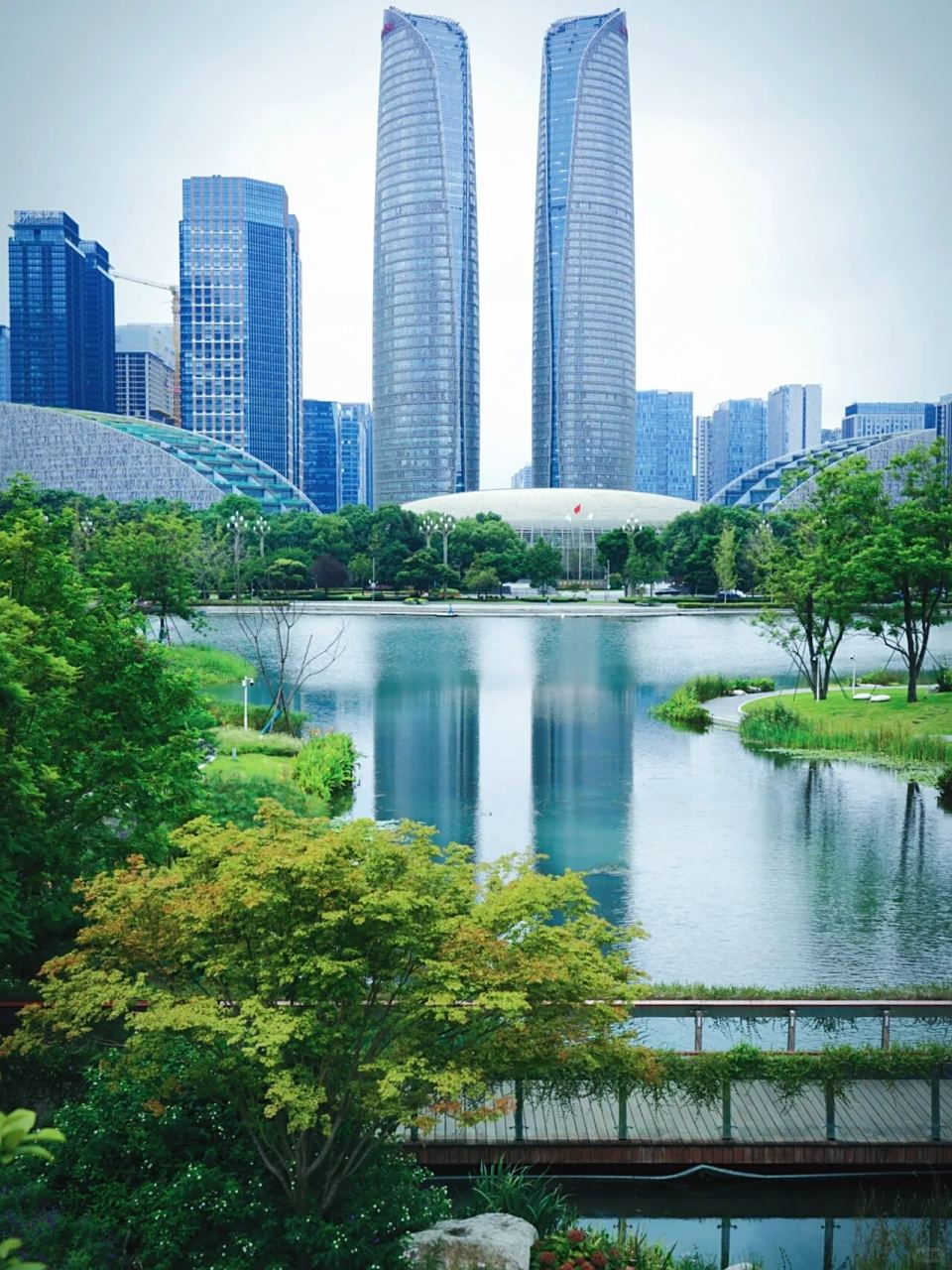 成都-金融城双子塔 成都金融城双子塔又名天府双塔,成都天府双子塔