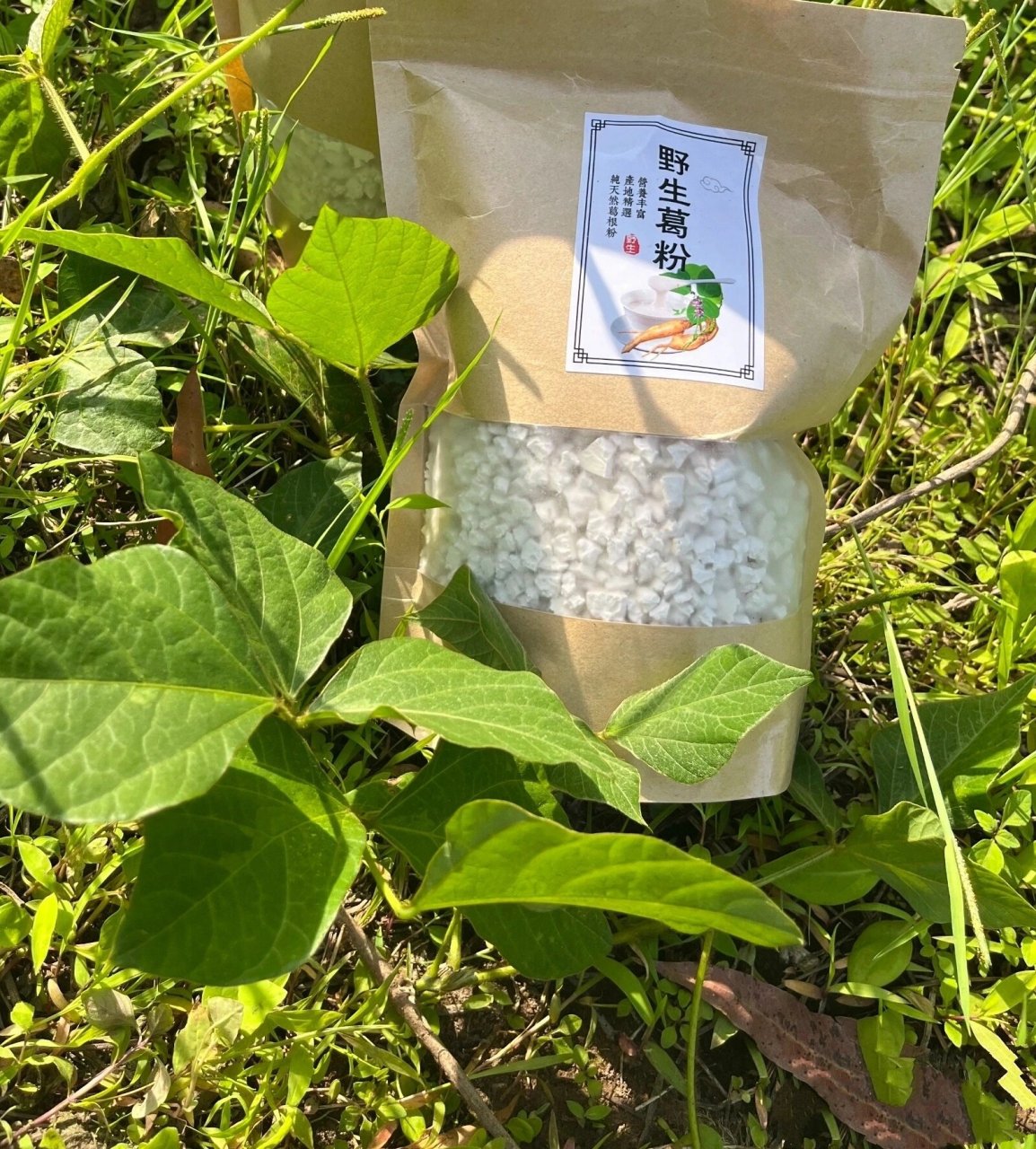 野生葛根粉,加了红糖的葛根粉特别好喝 葛根粉是从葛根的根中提取出来