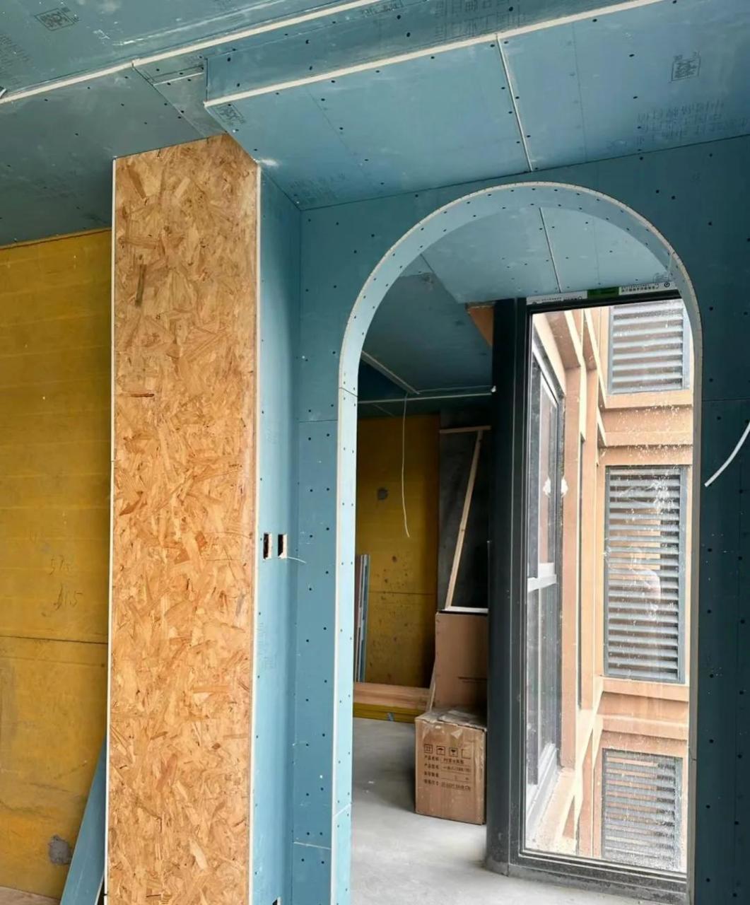 家装木工注意事项: 1,厨卫用石膏板吊顶要预留检修口.