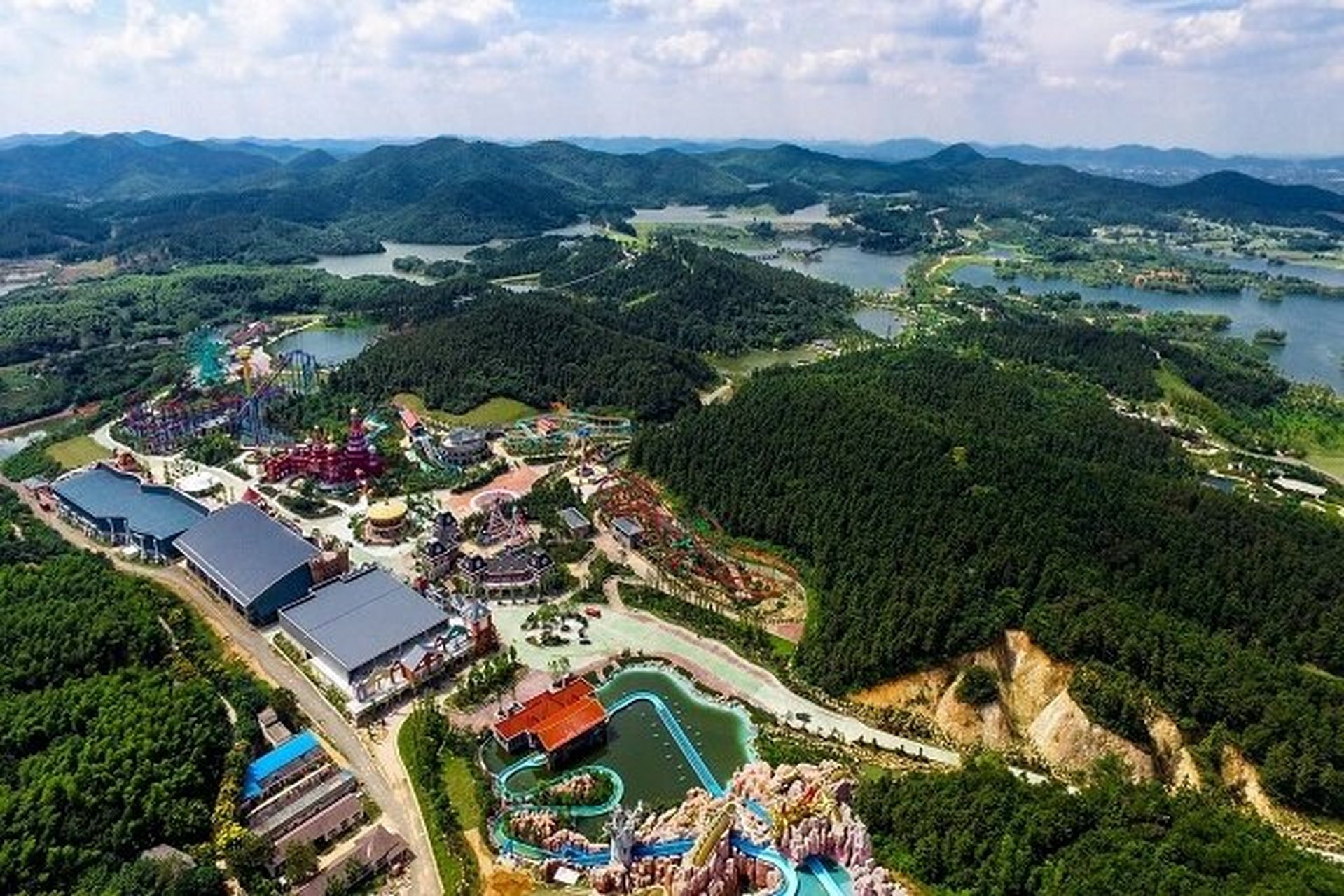 南京银古湖乐园 南京银杏湖乐园位于江宁谷里街道的银杏湖大道520号