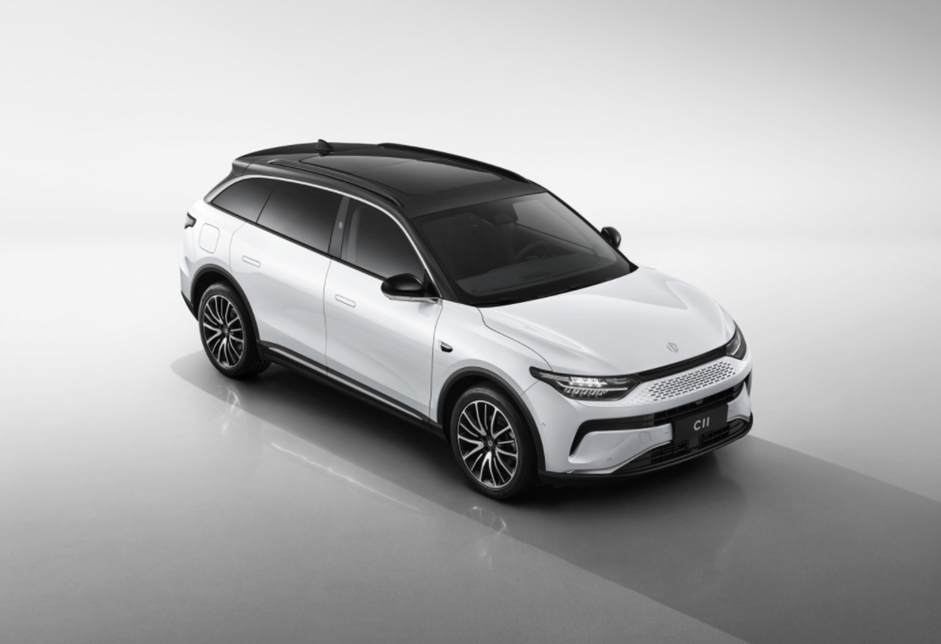 【极客汽车】在如今的汽车市场上,新能源车成为了汽车圈的新宠.