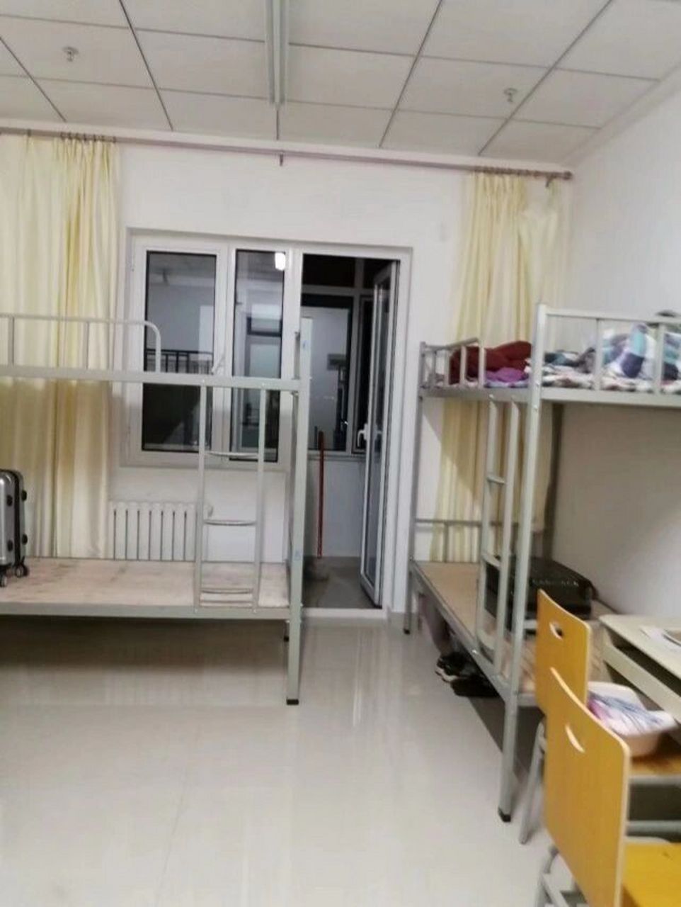 很多录取的新生都在担心宿舍问题,我把我能找到的女生宿舍的照片给