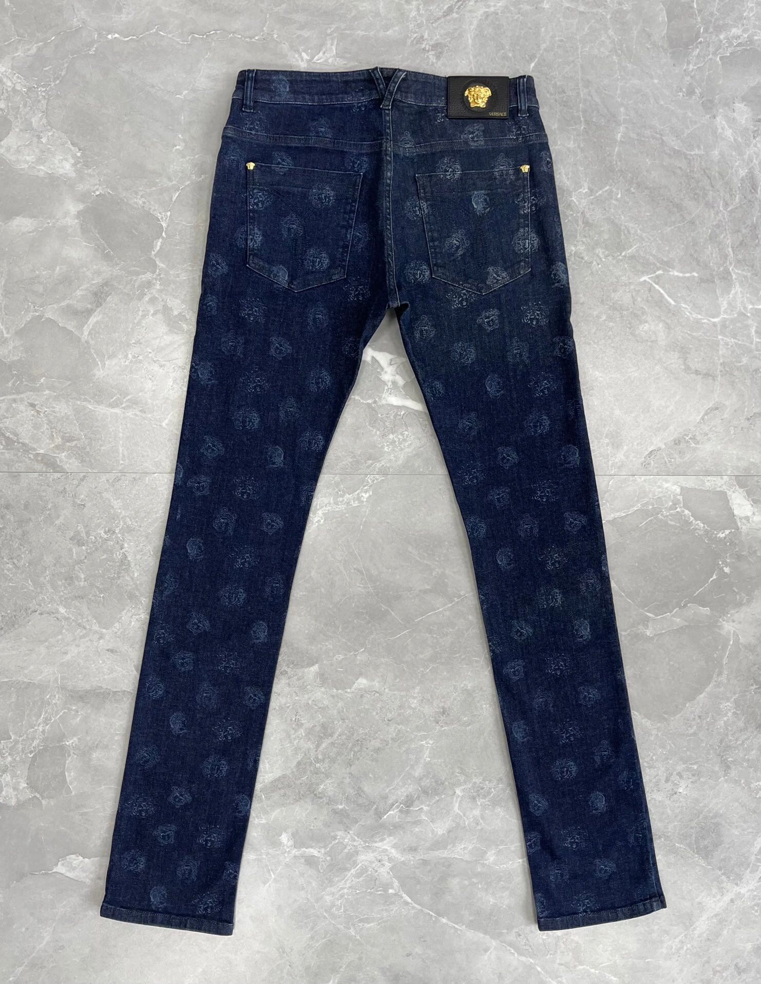 versace范思哲男士主线牛仔裤 深蓝色 经典美杜莎印花 巨帅金属美杜莎