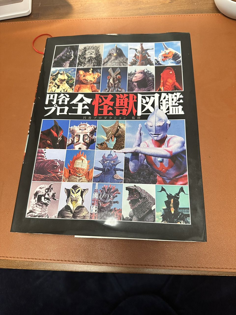 7kg,奥特曼怪兽全图鉴纪念创立50周年的圆谷制作图册收录50年间诞生的
