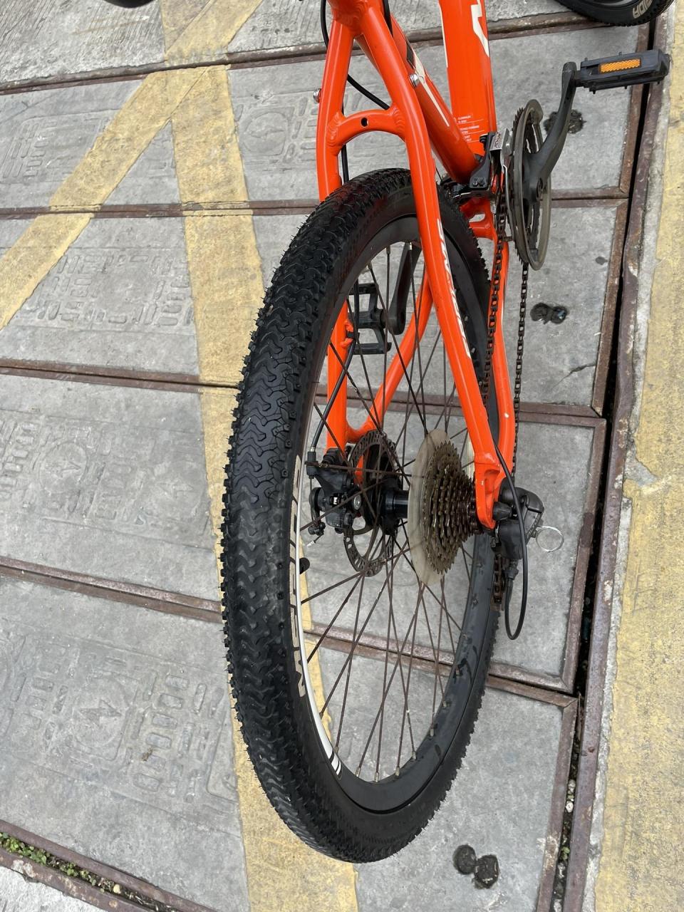 美利达伯爵m5山地自行车,成色如图实拍图,轮胎26寸,27速,车架铝合金