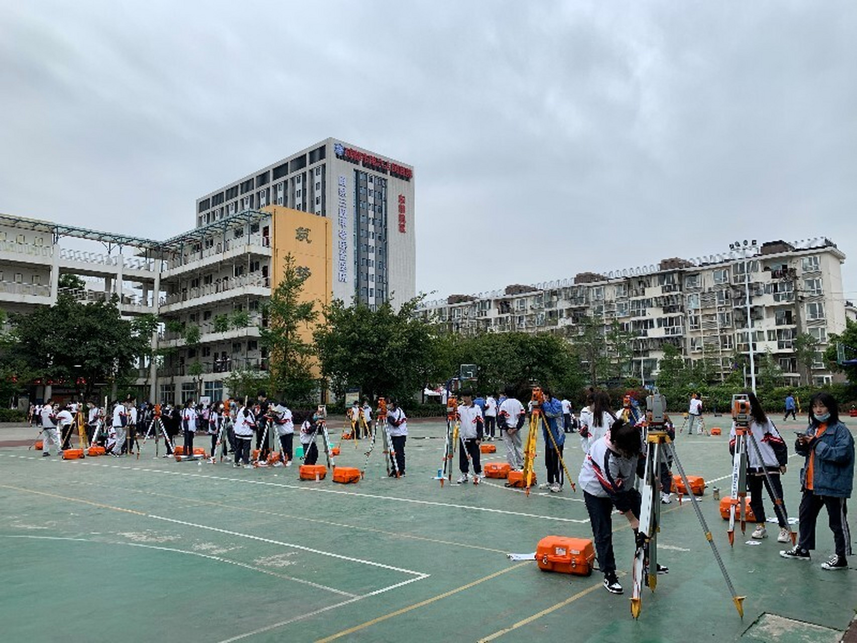 成都市建筑职业中专校图片