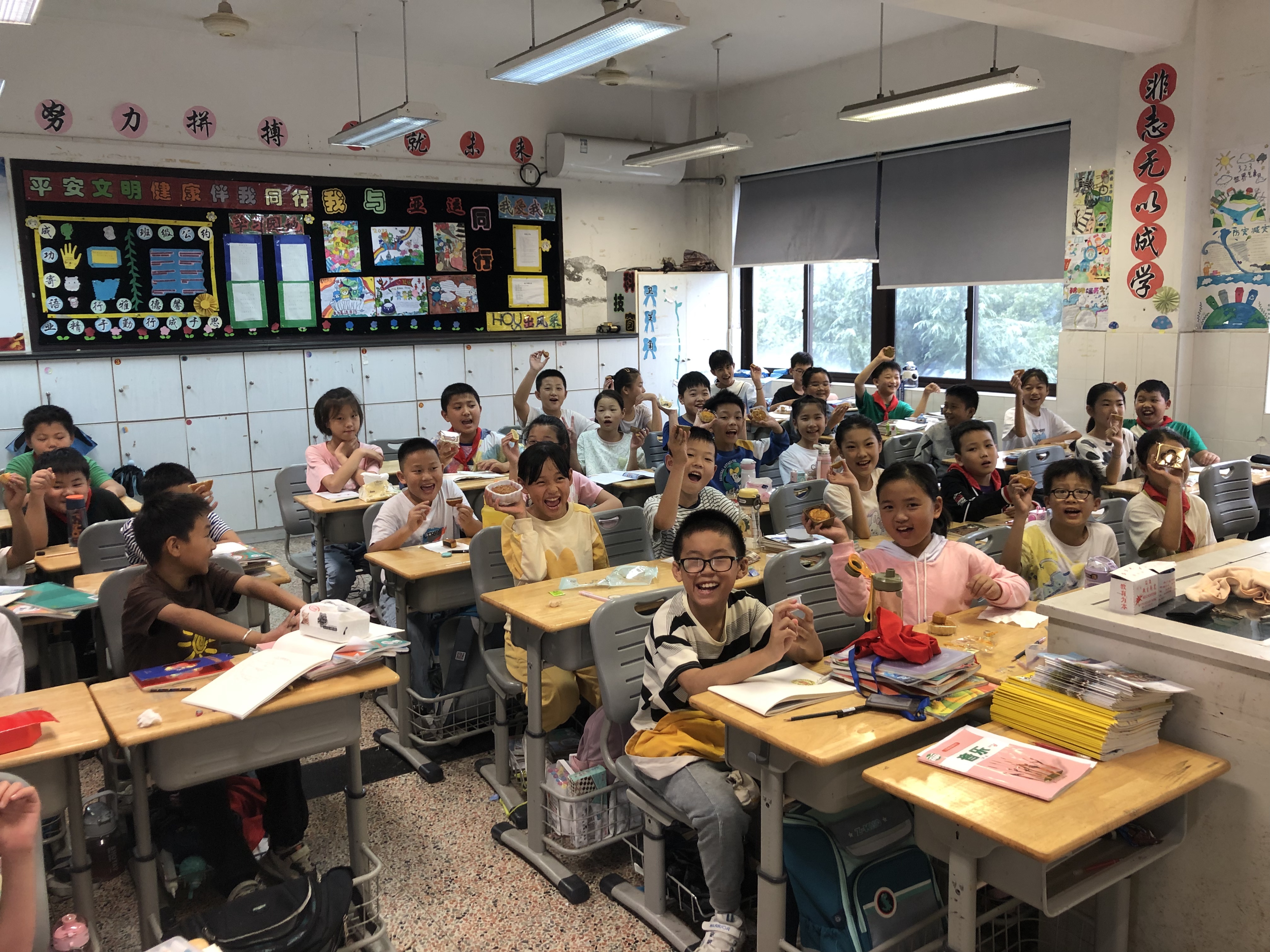 庆中秋迎国庆——越城区沥海街道沥东小学五1班举行主题班队活动中秋