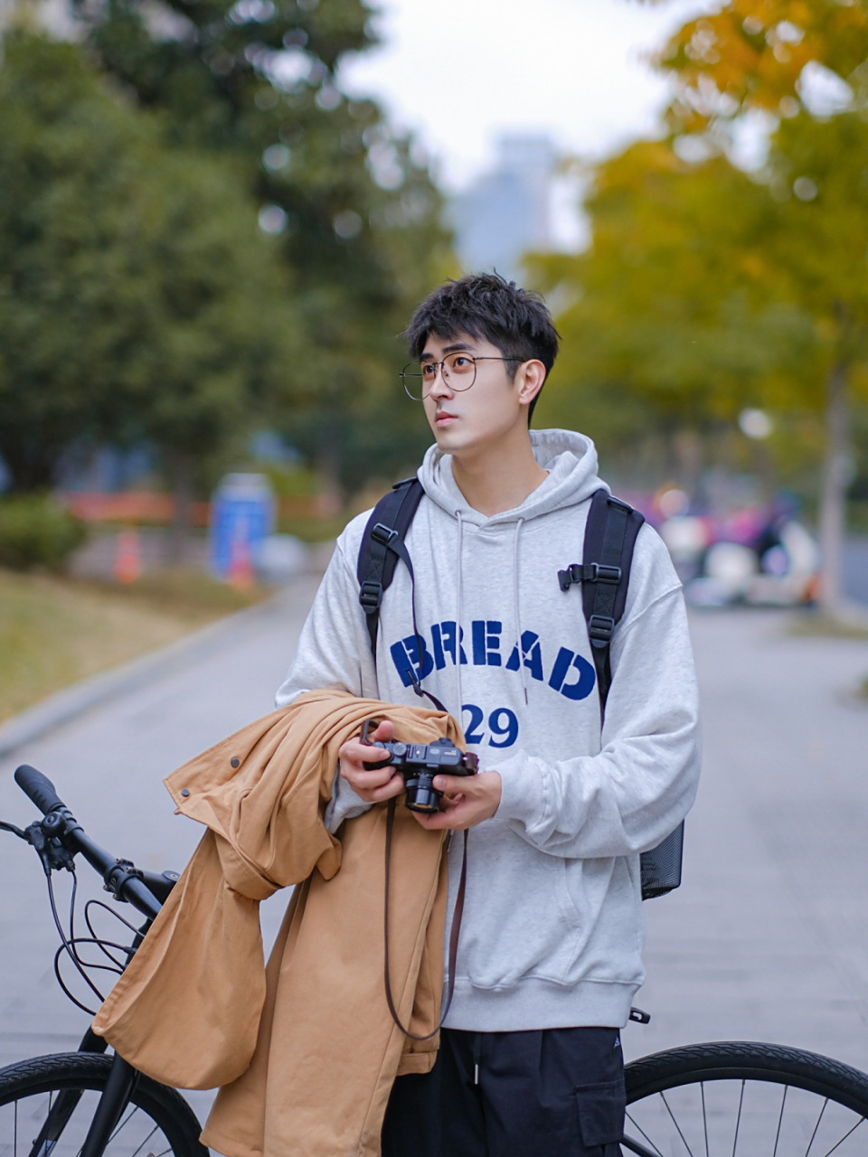 97一件卫衣,一条工装裤,一双复古球鞋,简简单单的一套早春日系穿搭