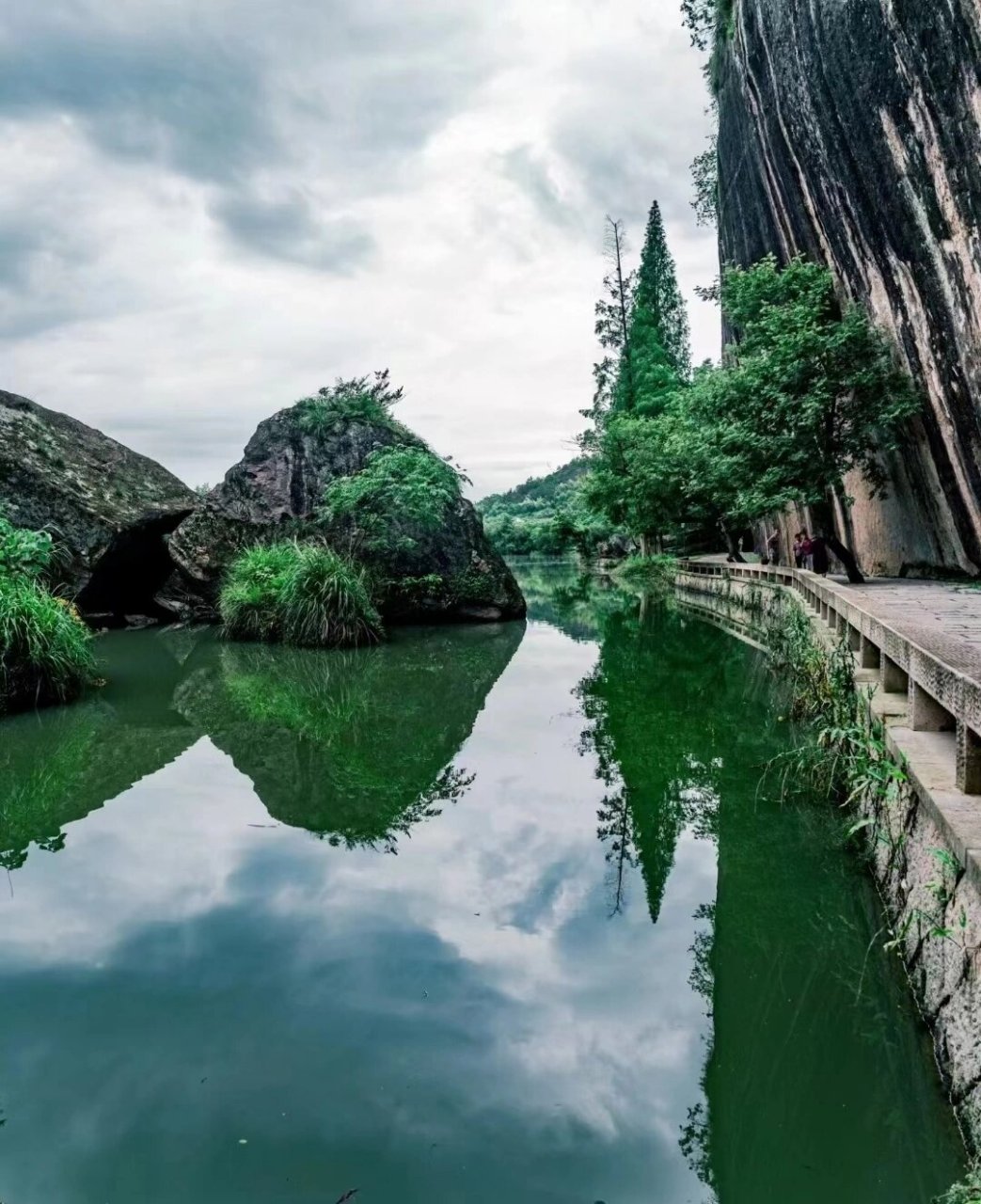 最美小赤壁    小赤壁正在仙都景区入口处,也在入住的民宿一旁.待正午