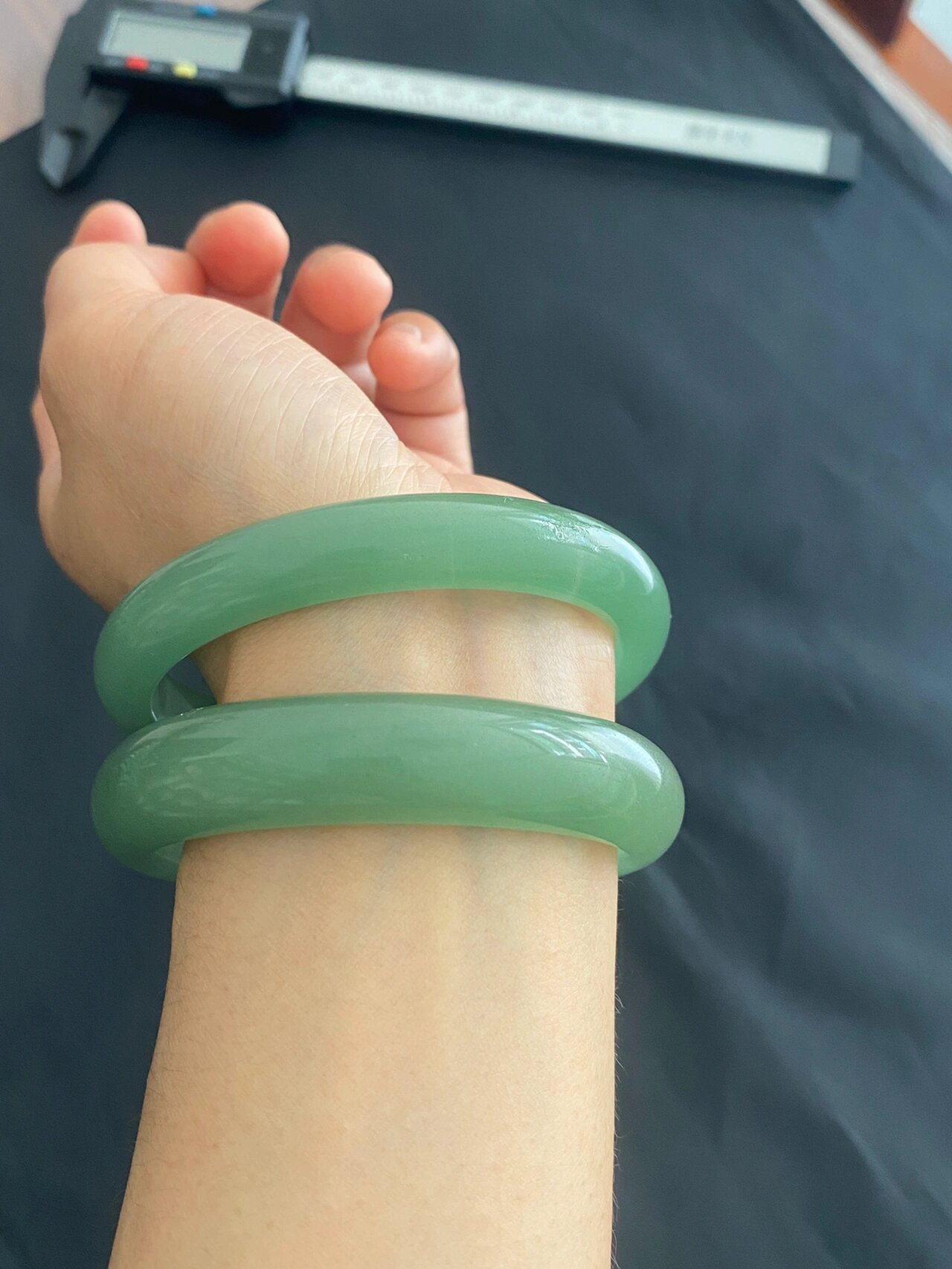 天然怒江独龙玉纯绿手镯 不挑年纪不挑肤色 天然怒江独龙玉纯绿手镯