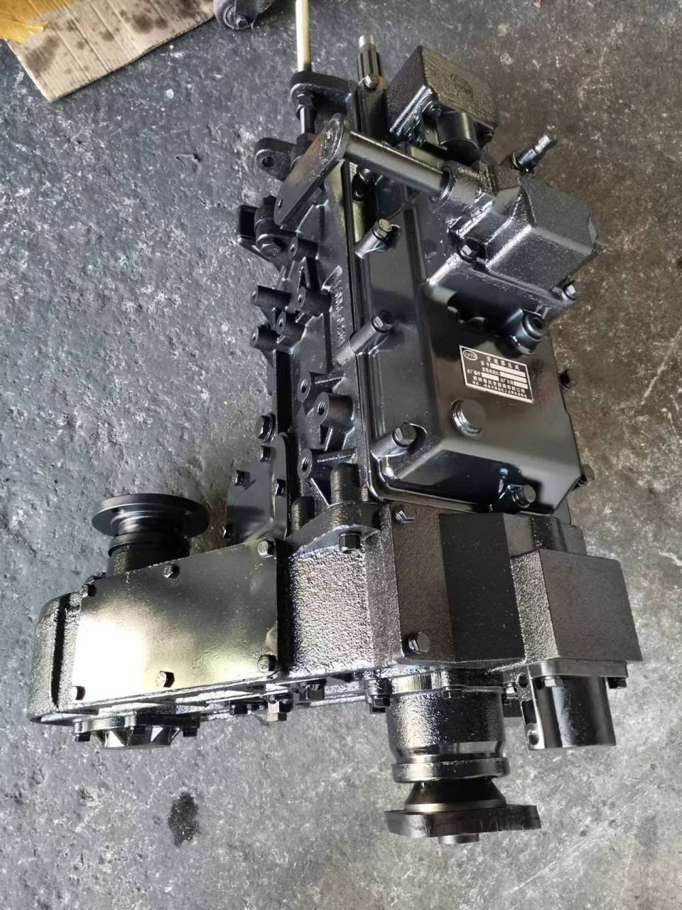 各种四驱分动箱.3533 1350 230 530等