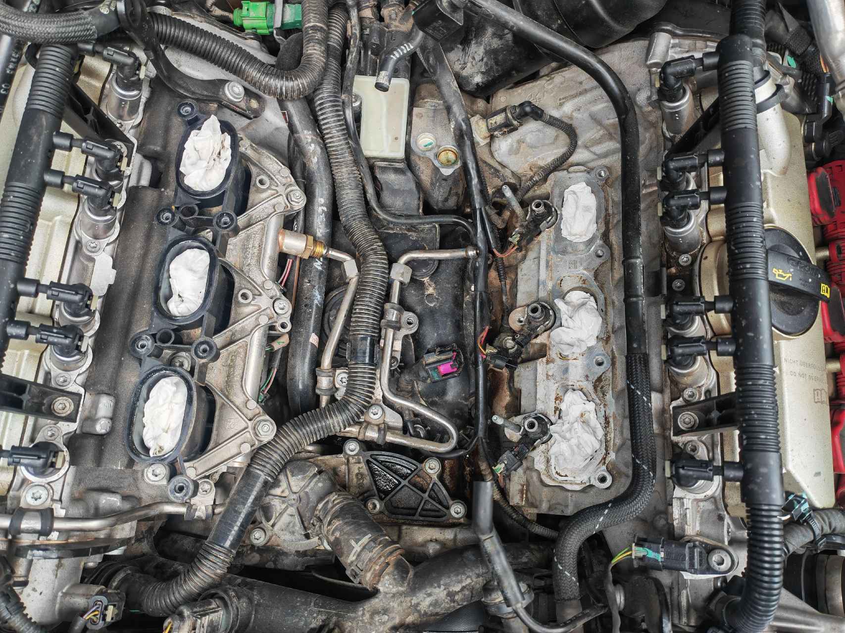 奥迪a6发动机舱有汽油味.