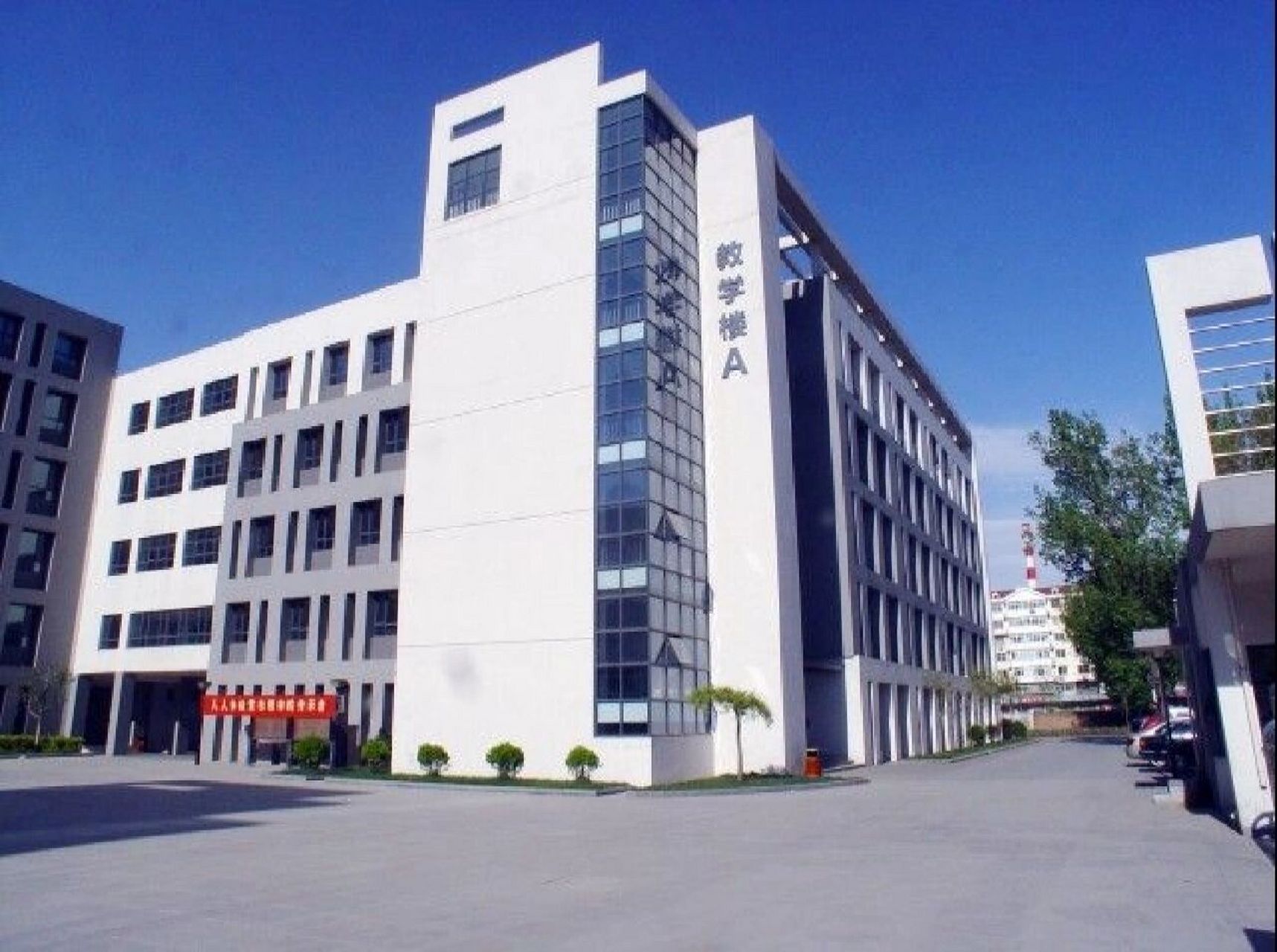 天津市第十四中学 本人是十四中准高三的学生,有要报考十四中的学弟