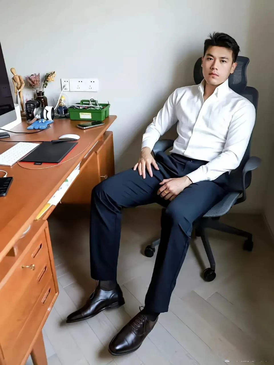 型男标配 生活中的帅叔叔 臭美的丑男 职场型男搭配 正装男的男鞋控