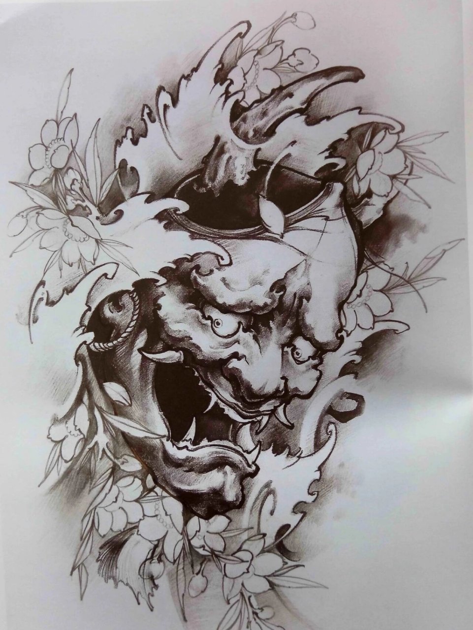 纹身里的"般若"是一个女鬼的面部图案,代表了女性的"嫉妒"和怨恨.