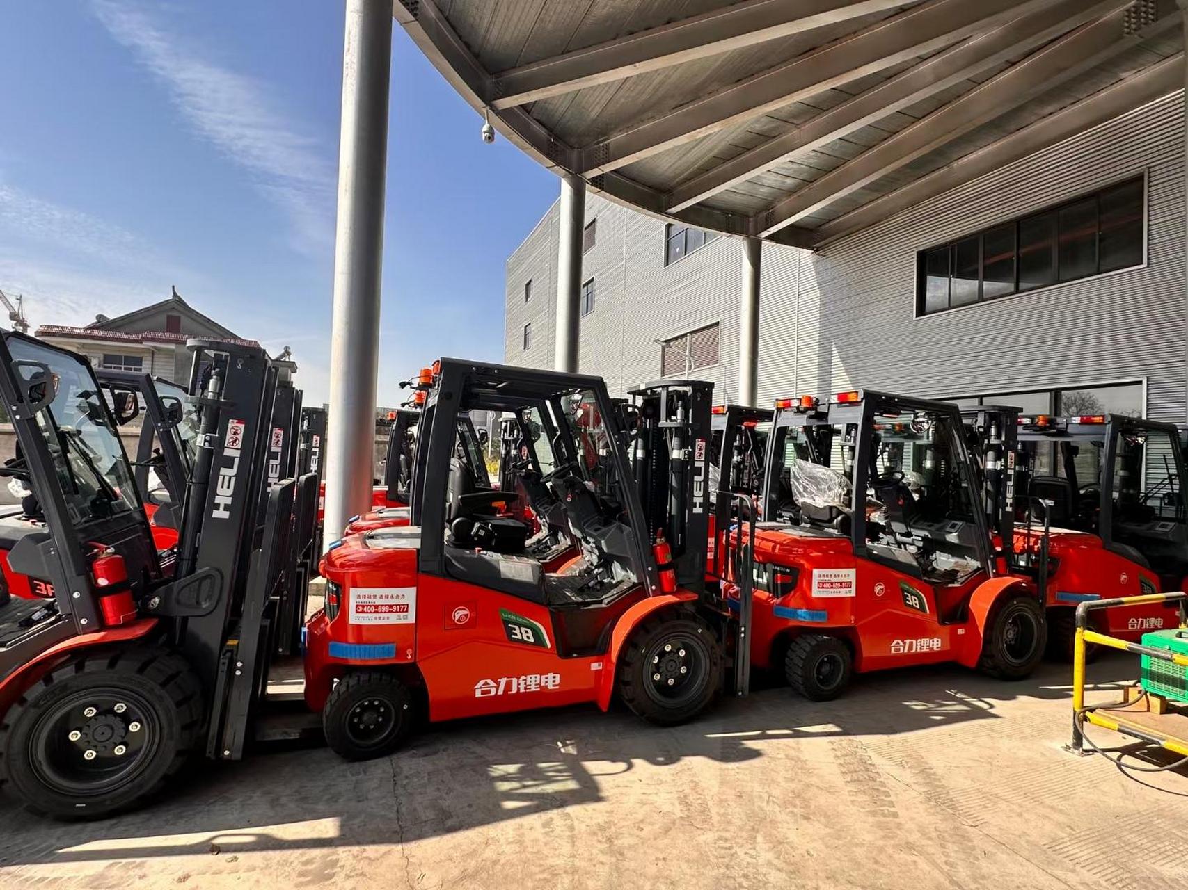 中国第一大品牌,合力叉车,国人之骄傲,连续32年全国销量第一,感谢各位