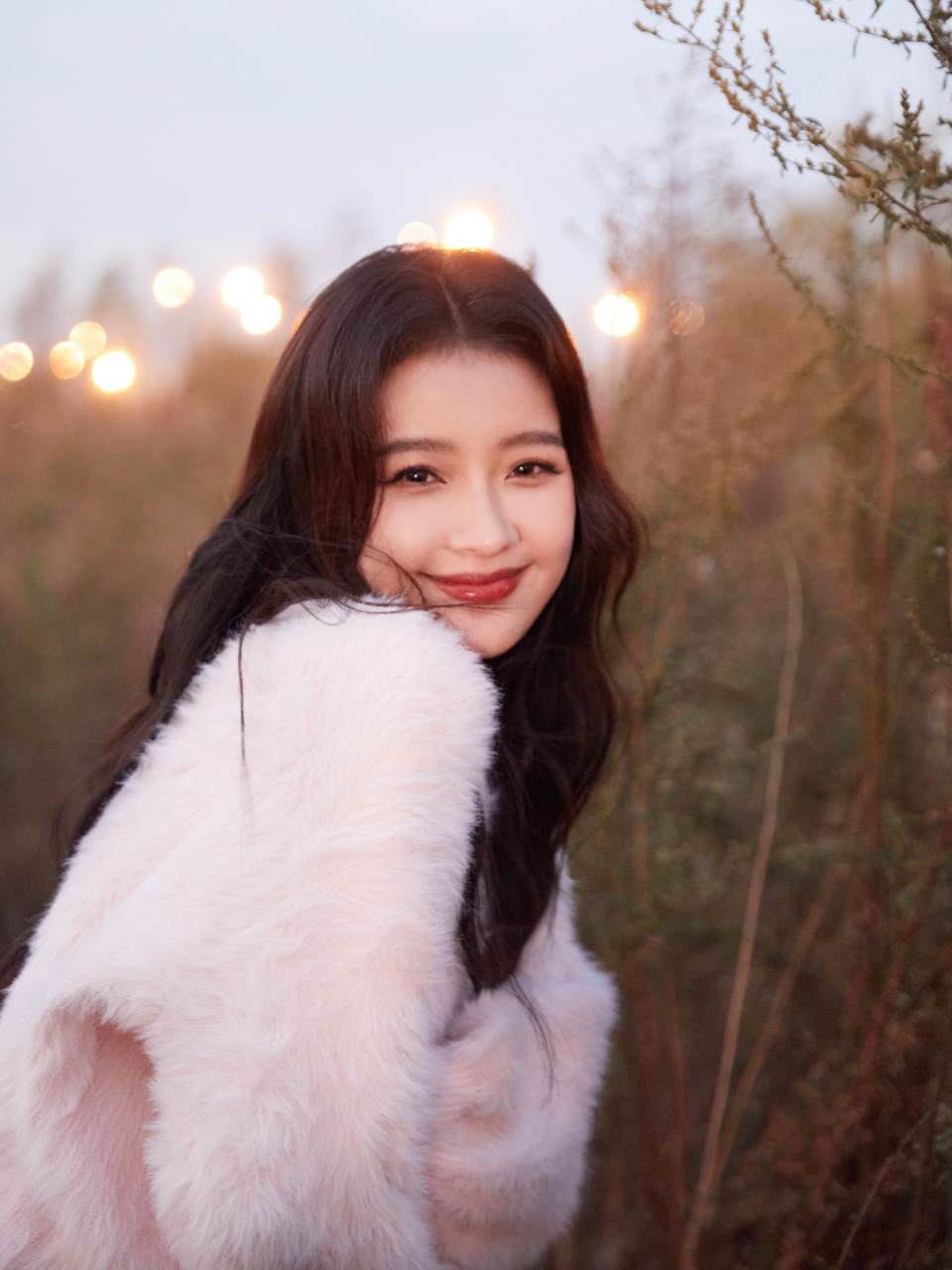 我会感谢每一个愿意多多营业的女明星,孙怡笑起来真得好甜.
