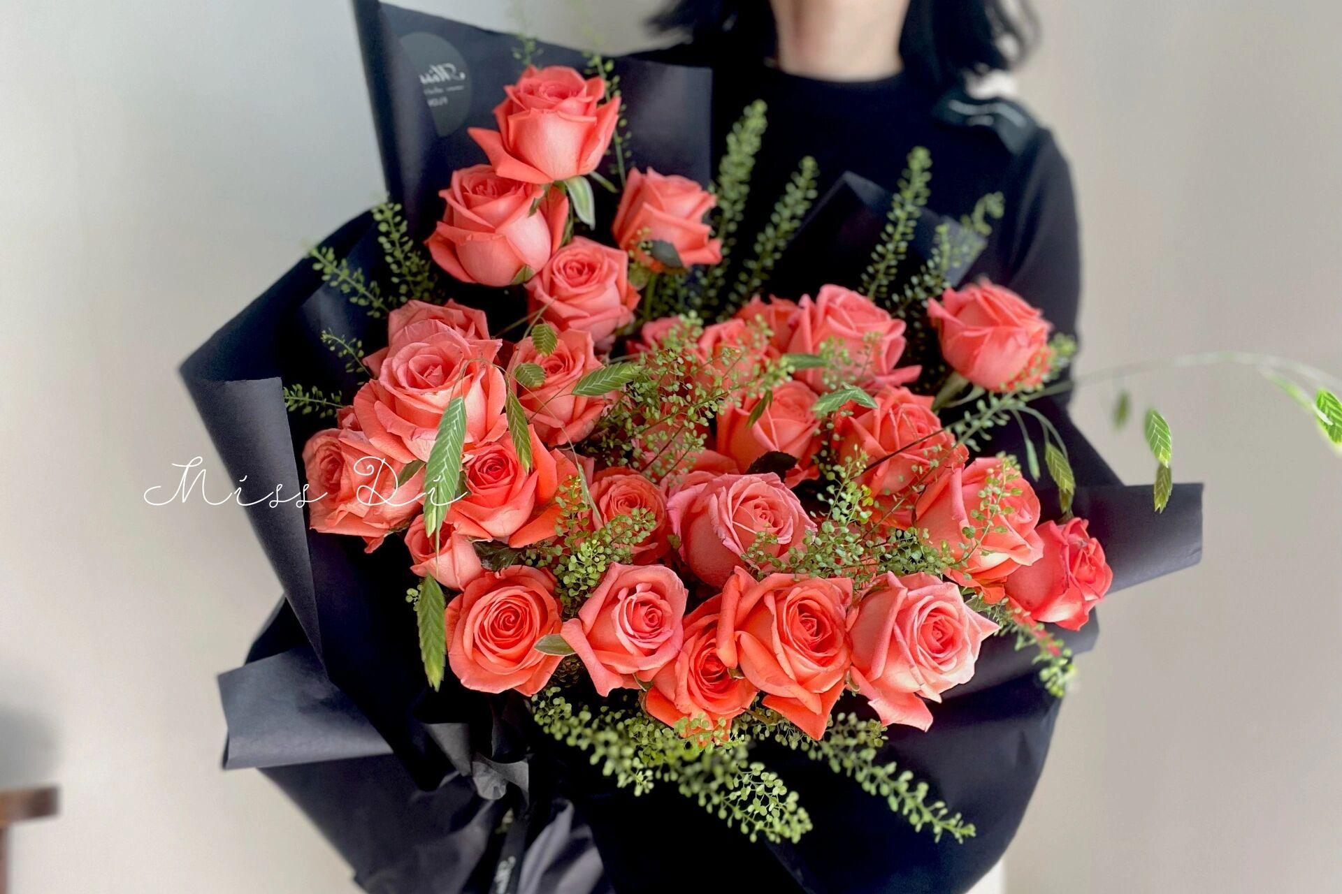 影星玫瑰花束|独特的荧光珊瑚色