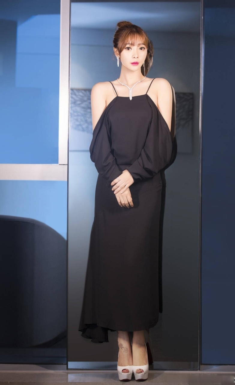 你要的  柳岩  活动现场直拍造型好米