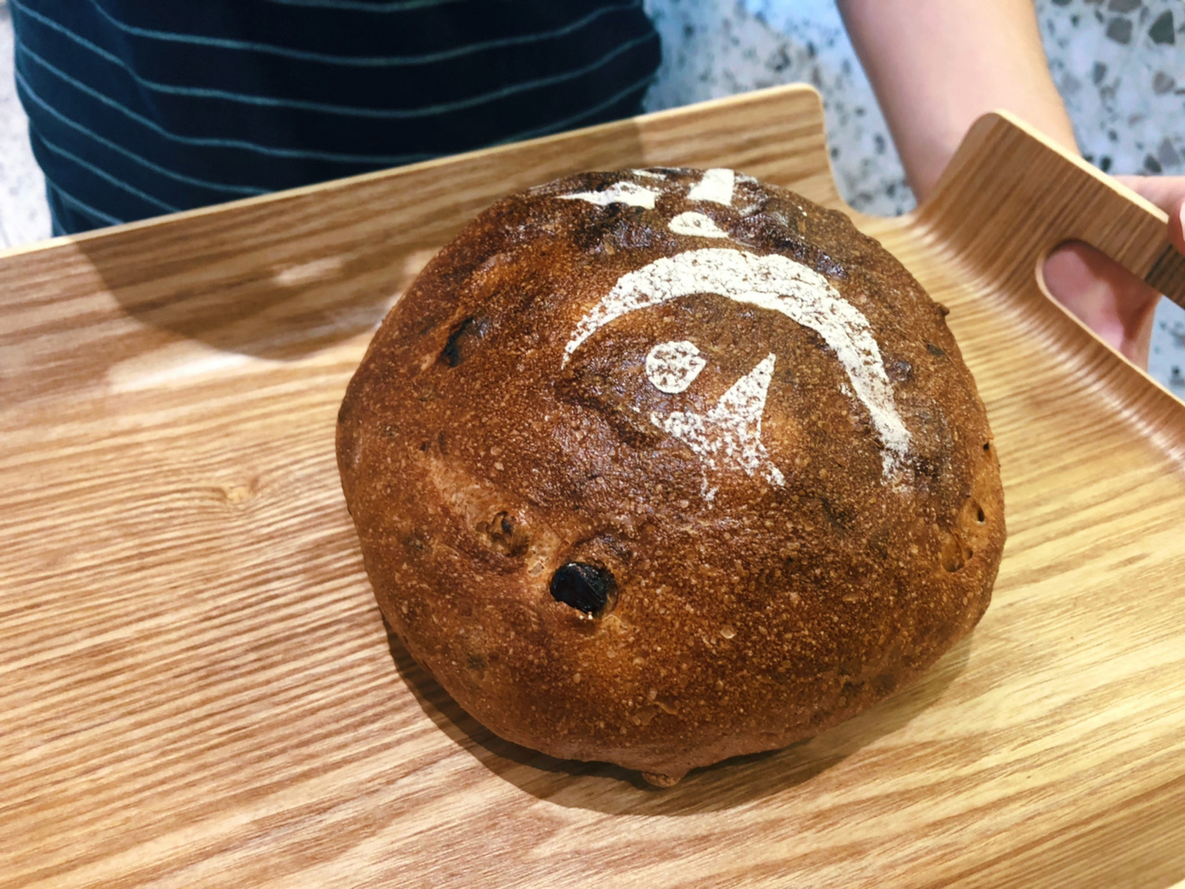 美食|吴宝春获奖面包,酒酿桂圆 吴宝春在新加坡开了,去买了个获奖面包