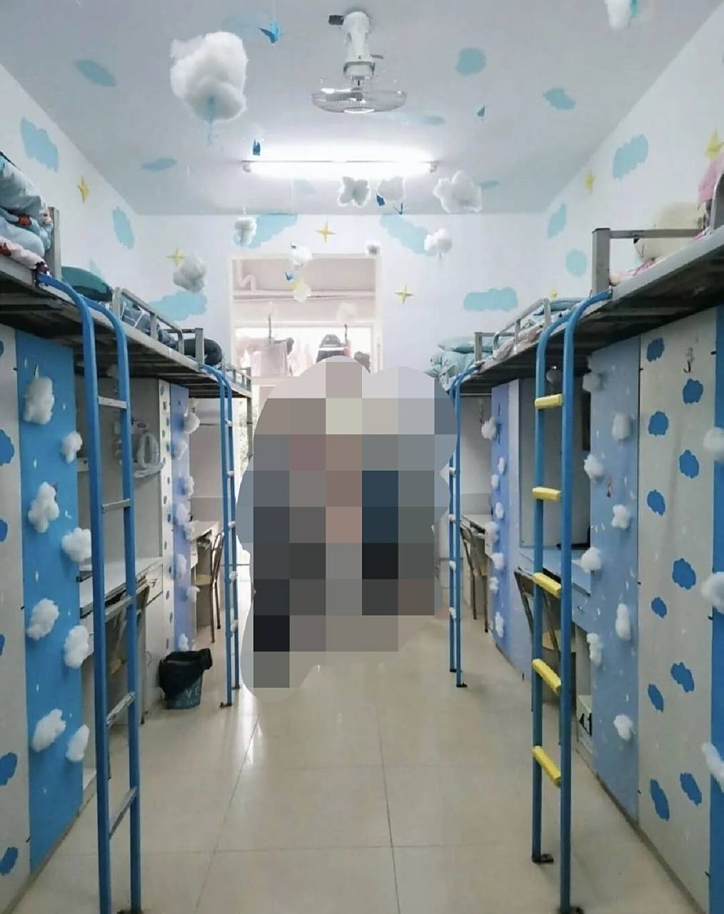 图二为四改六的六人寝宿舍,新生大概率是住图一的六人寝,两种寝室的床