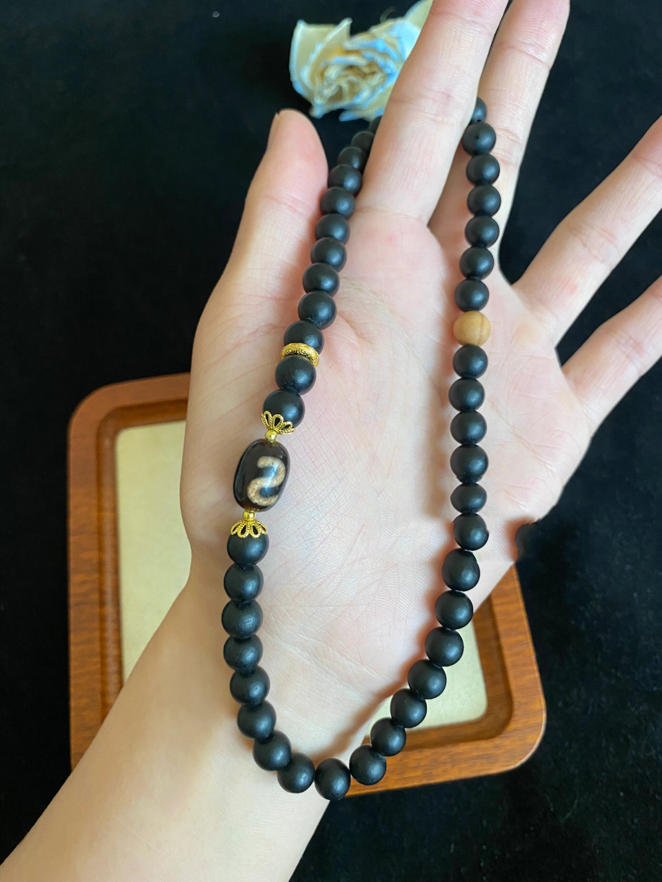 和田玉墨玉双圈手串         1687515 墨玉细料卡8,无纹裂中间