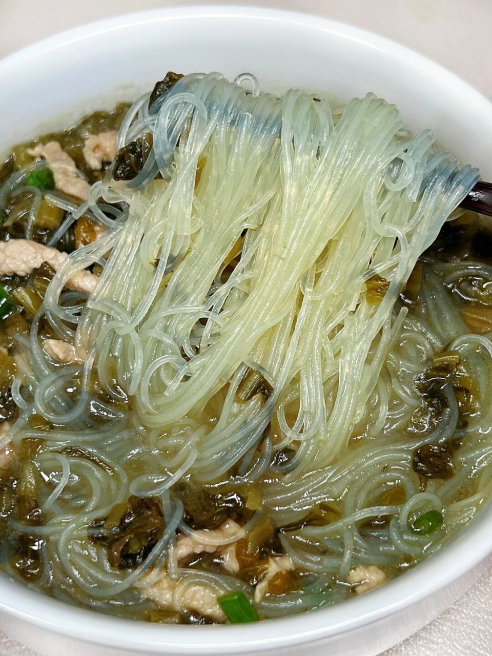 这个酸菜肉丝粉丝,做少了都不够分!