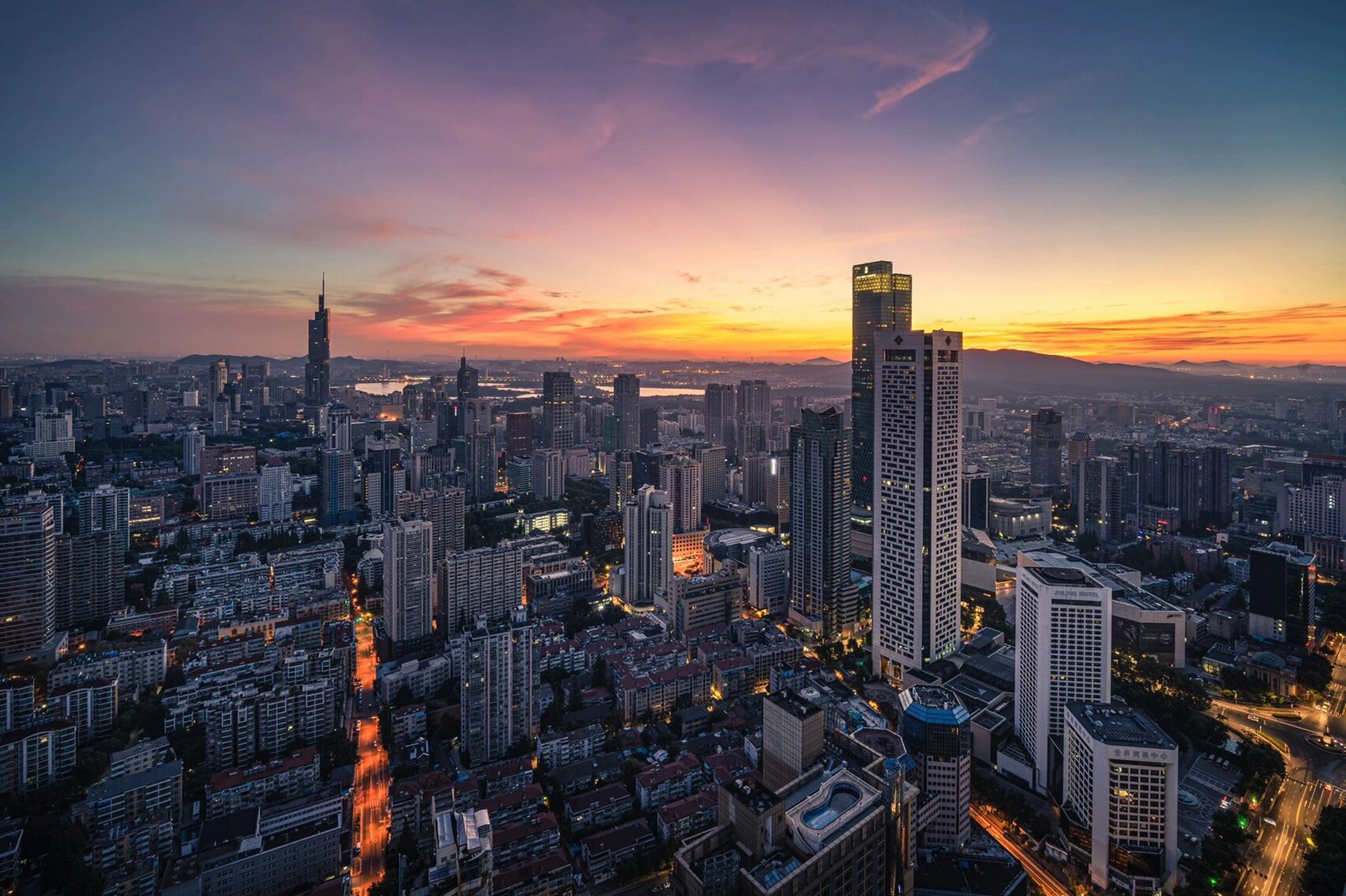 横屏版v1 曾经在南京生活了8年,也一直记录了这座城市的日夜变迁