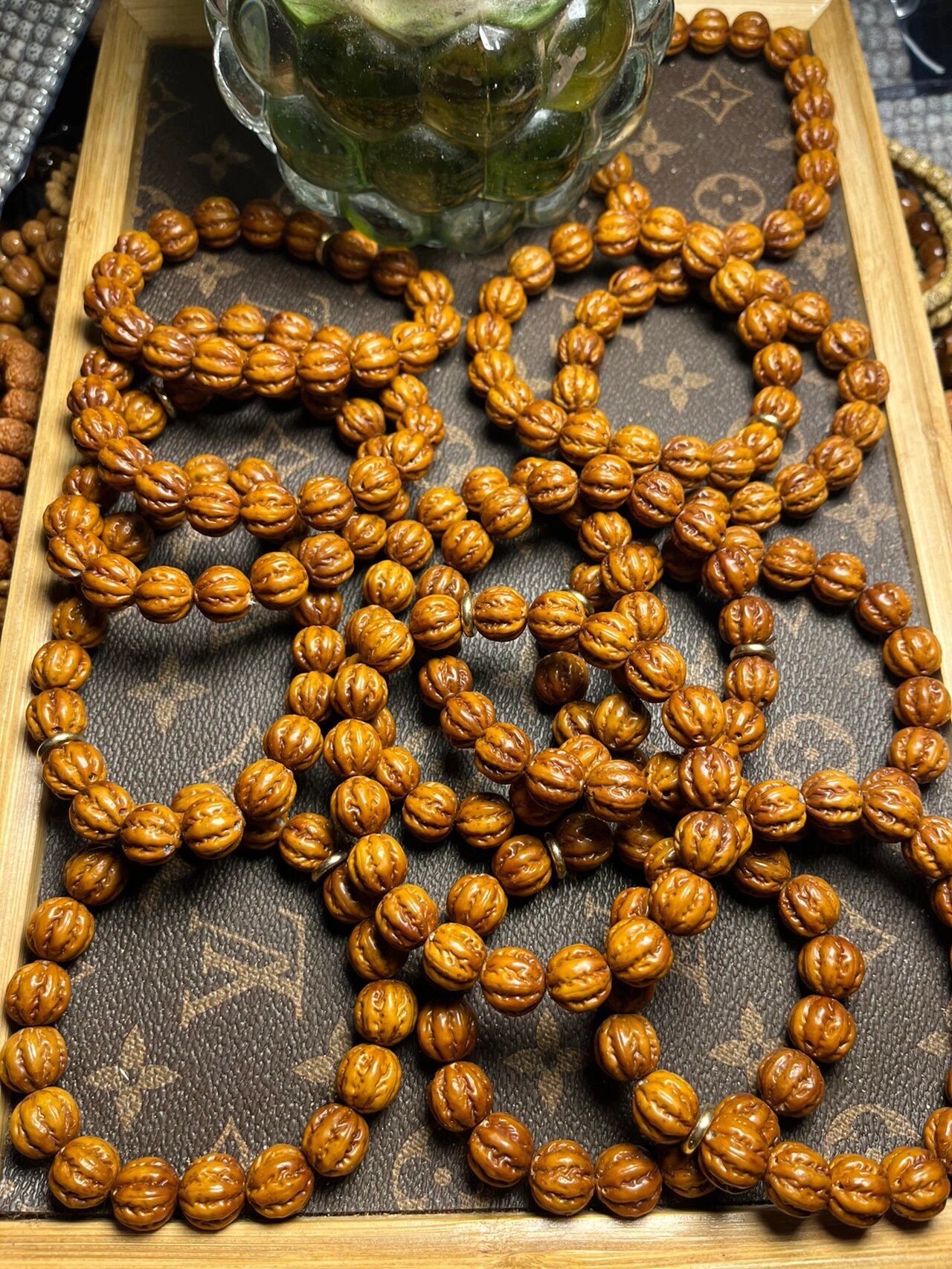 99紫金鼠京八棱,手感盘起来很舒服,纹路也顺