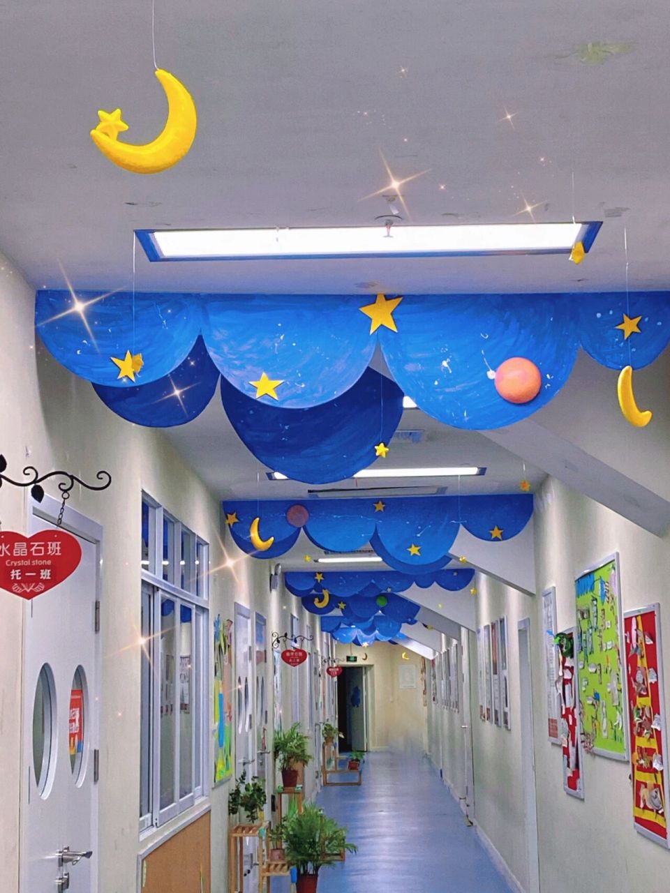 幼儿园吊顶墙面环创 宇宙星空风