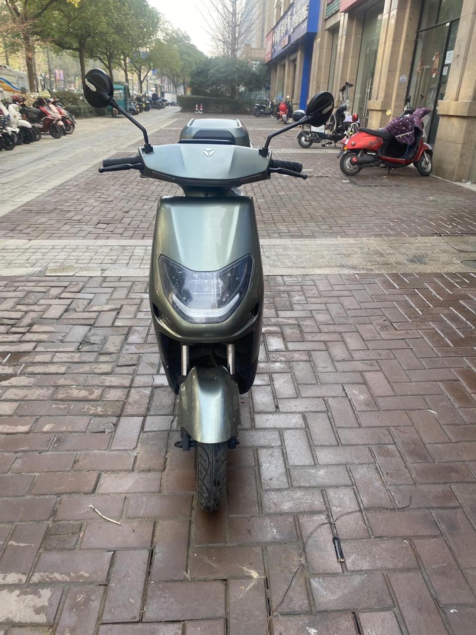 上新二手雅迪dt6铅酸版,配48.